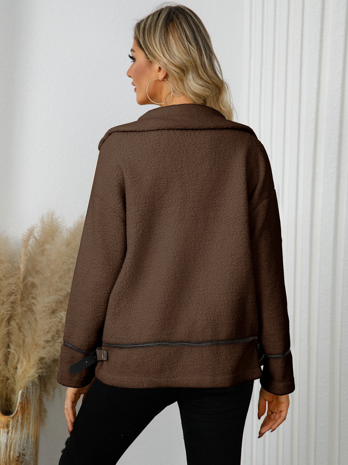 Edith | Jacket with pockets and button placket and collar