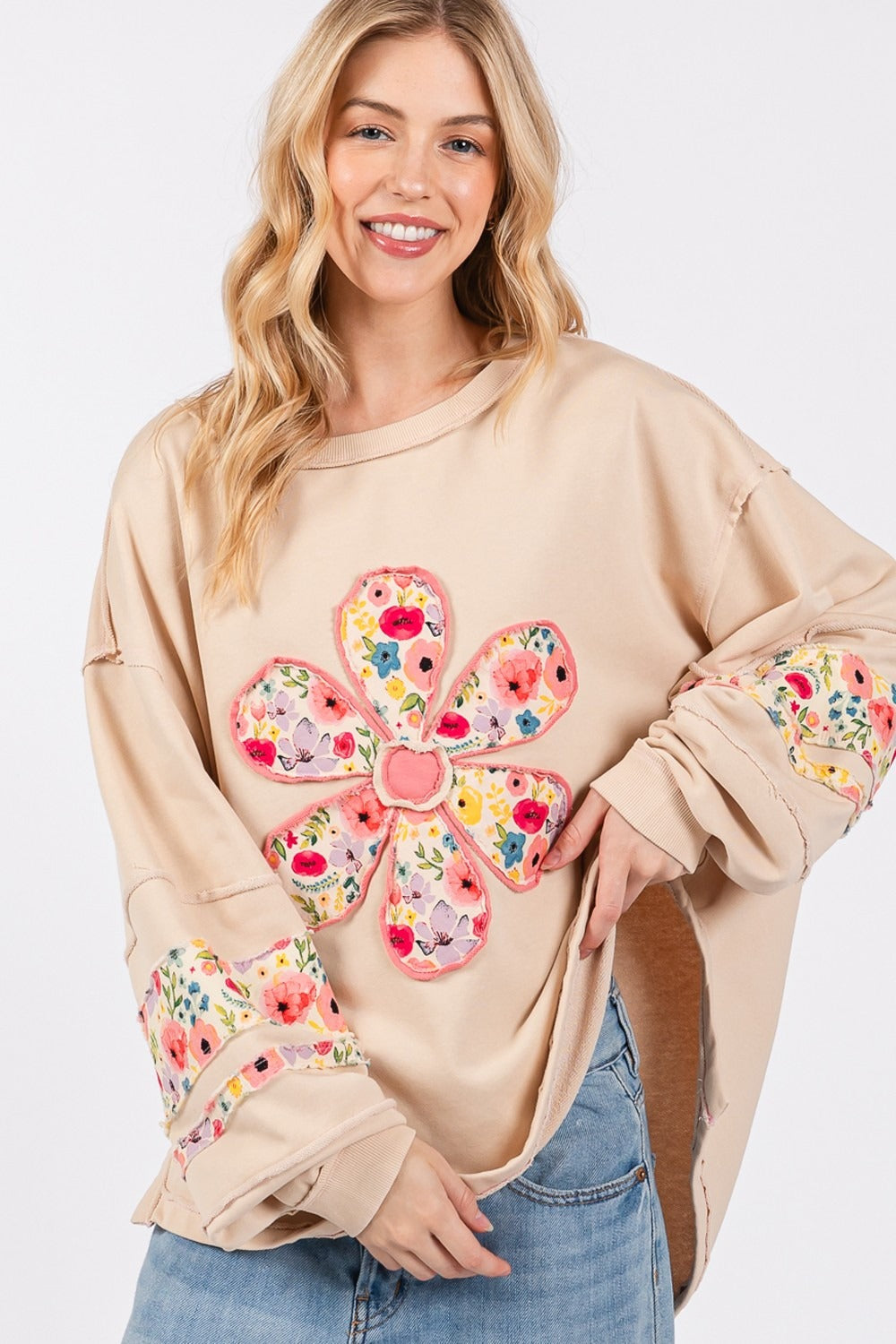 Octavia | SAGE + FIG long-sleeved sweatshirt with daisy patch appliqué