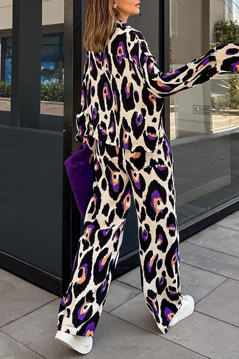 Yolanda | Casually printed, long-sleeved two-piece suit with a turn-down collar
