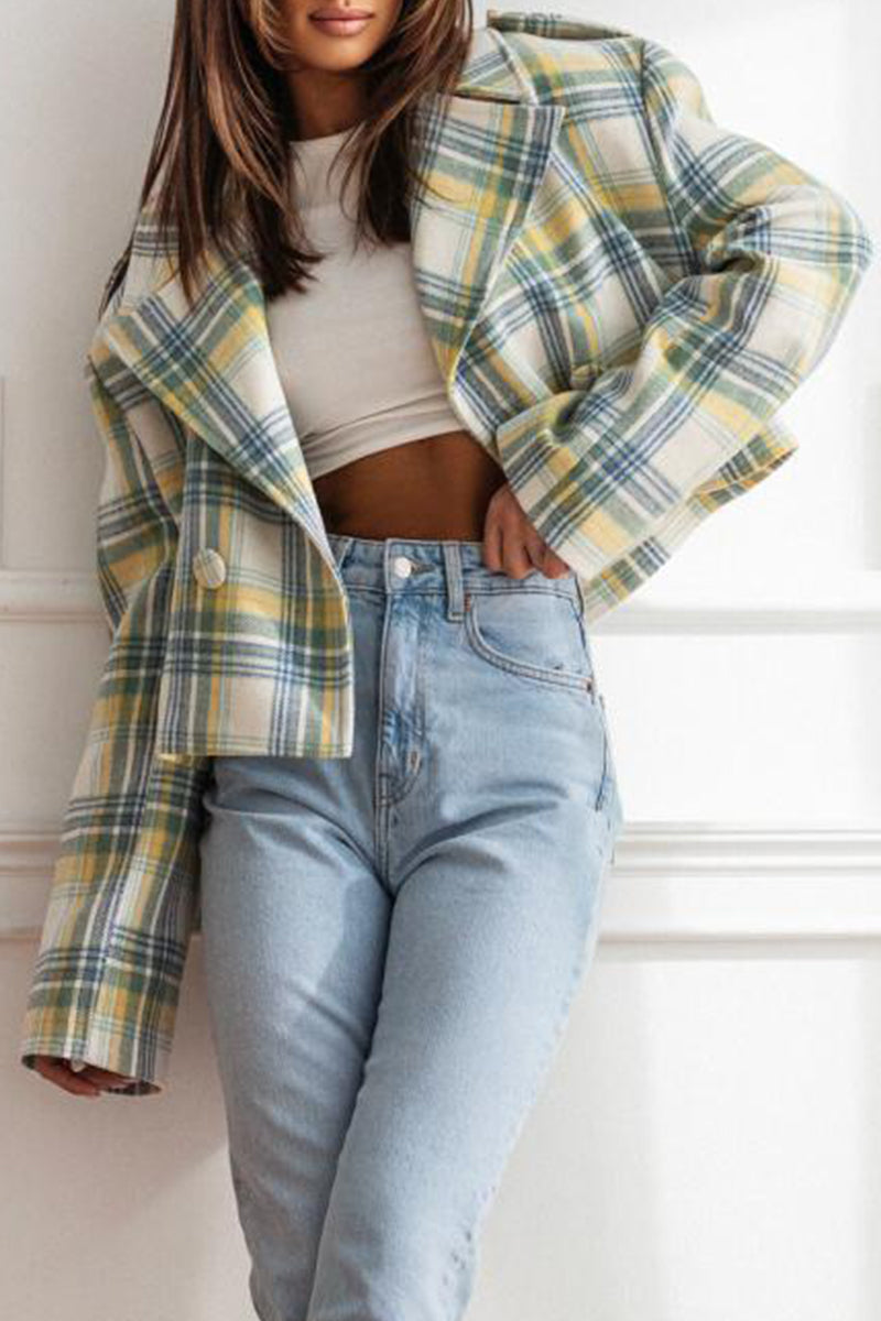 Bianca | Casual outerwear with checked buttons and contrast reversible collar