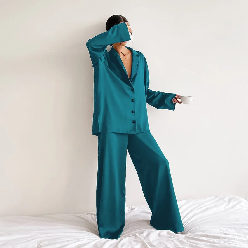 Iris | Oversized pajama set with silky elegance