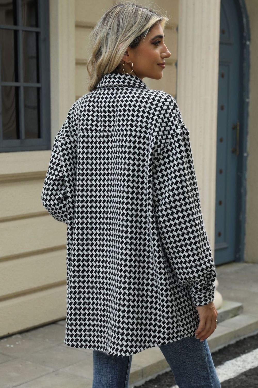 Anika | Houndstooth coat with buttons and dropped shoulders