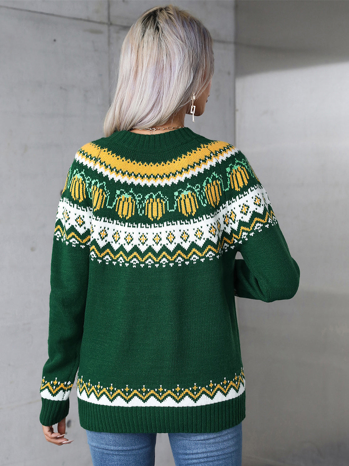 Magda | Long-sleeved sweater with a geometric crew neck