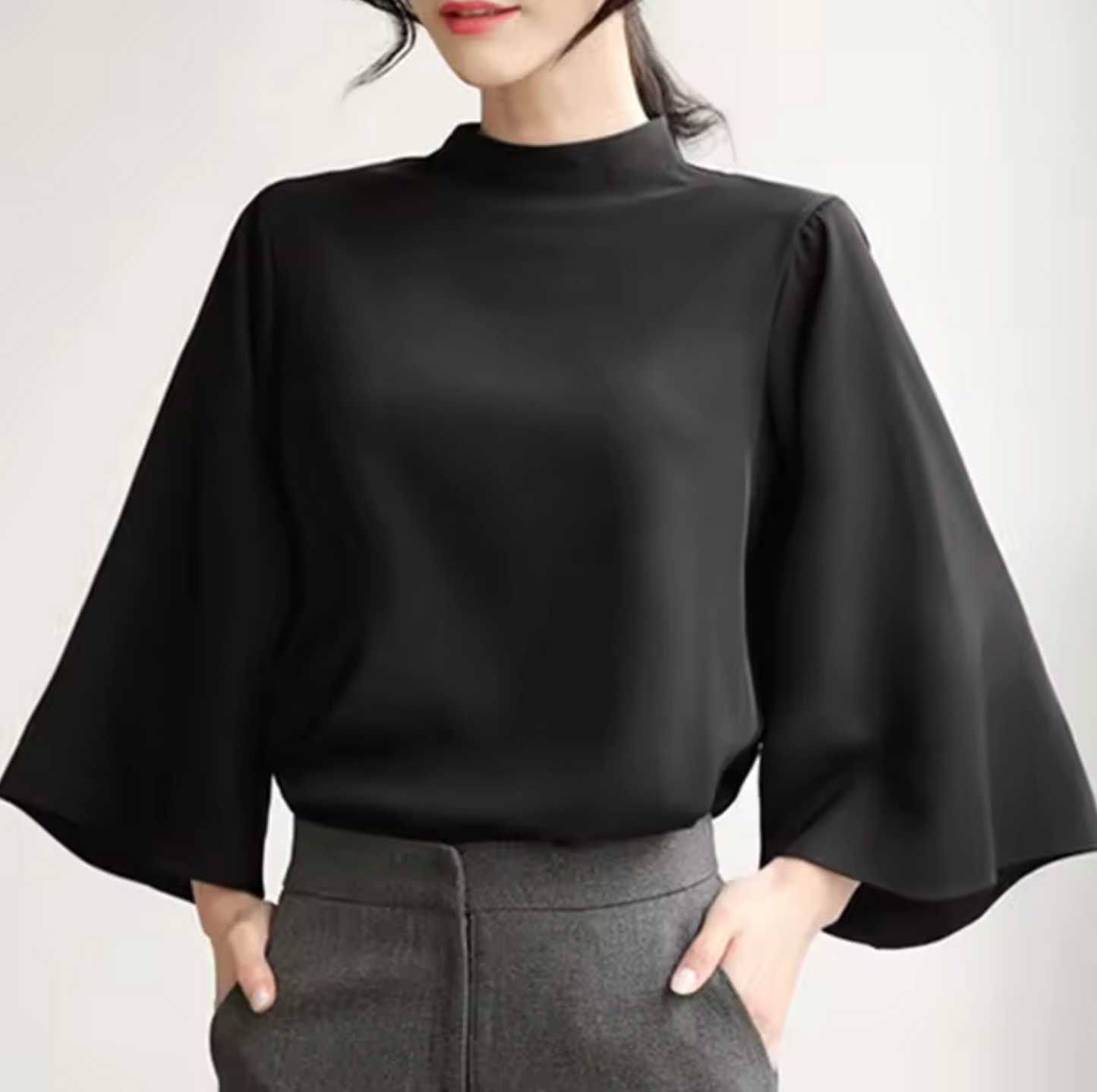 Yesenia | Blouse with bell sleeves