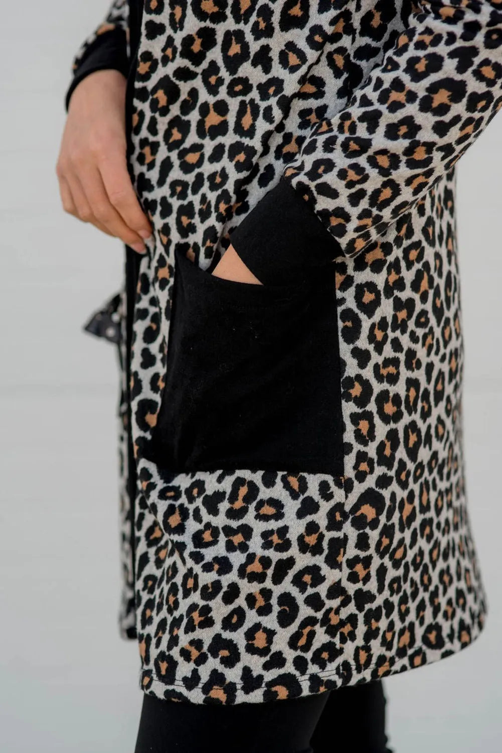 Anneliese | Open front leopard print cover with pockets