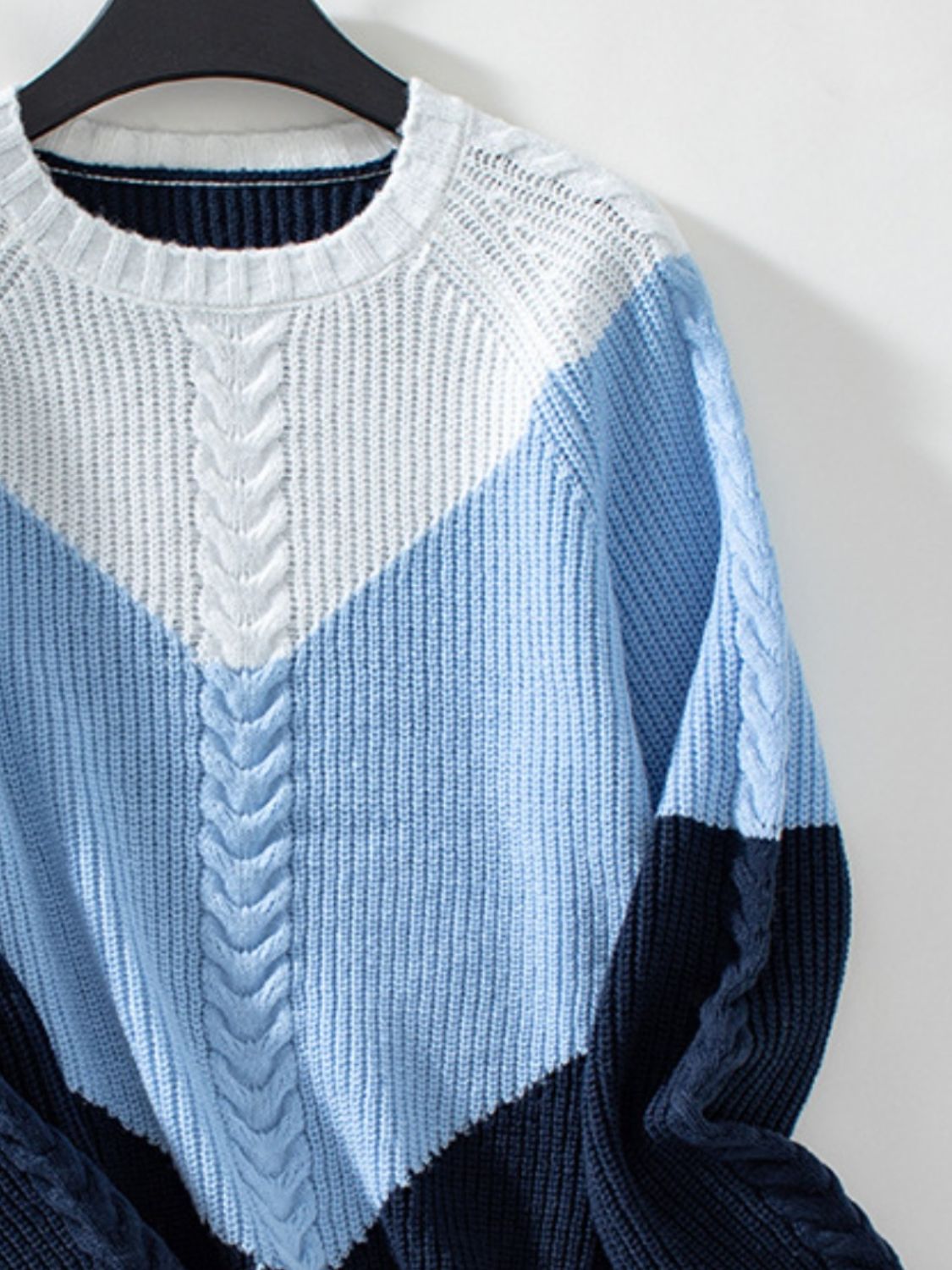 Nora | Color block sweater with a crew neck and long sleeves