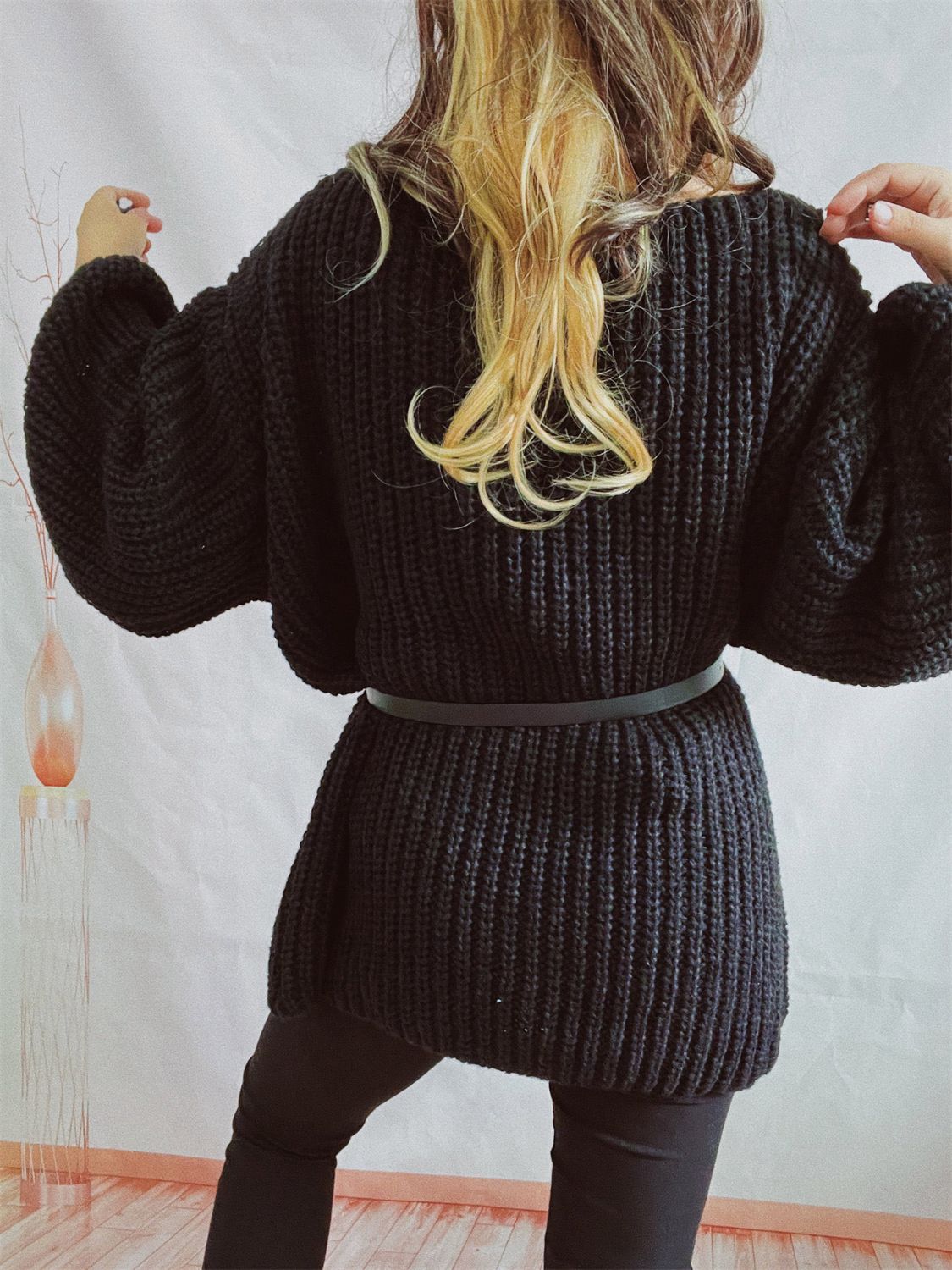 Regina | Long-sleeved sweater with a boat neck and belt