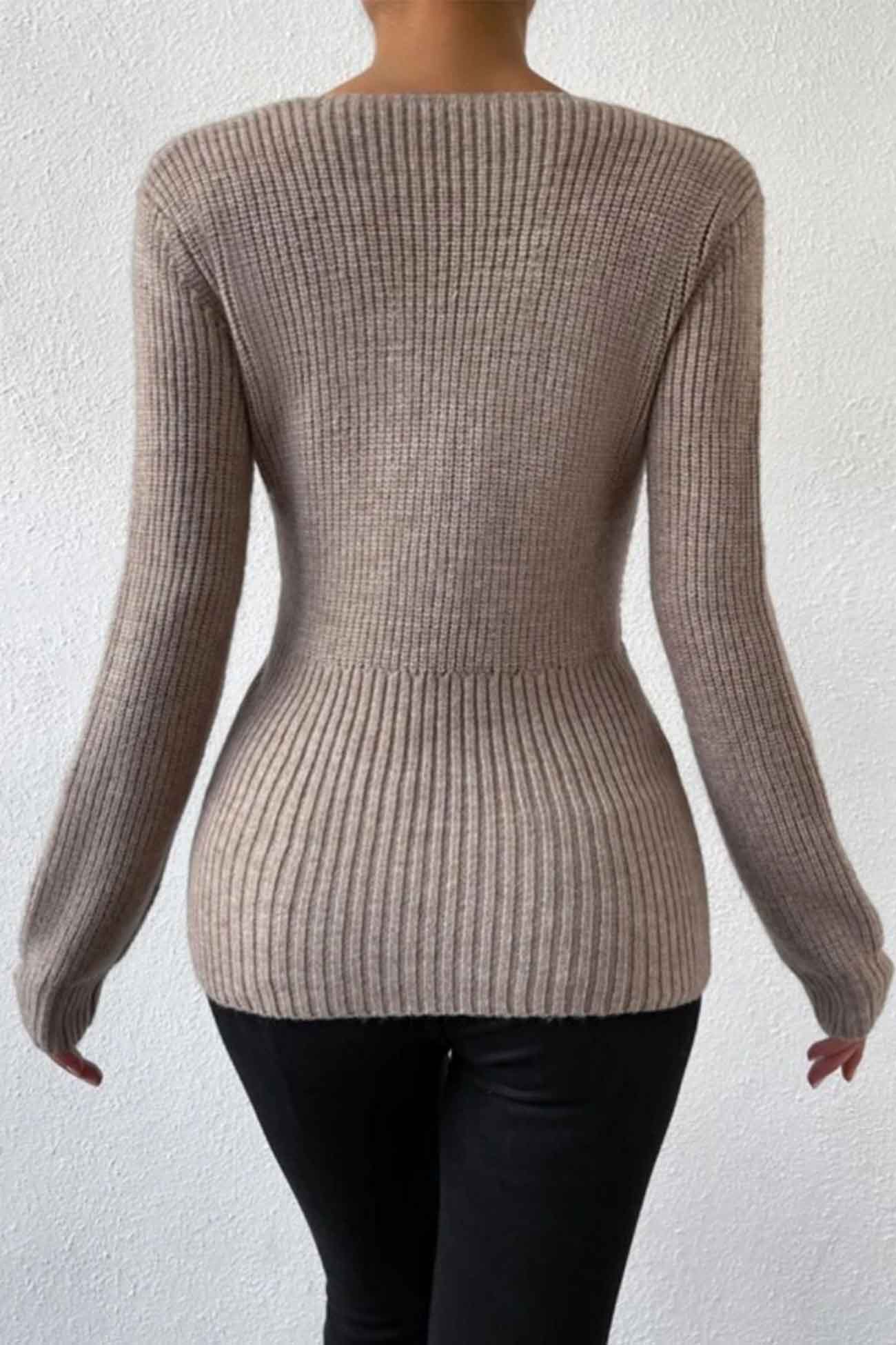 Zoe | Knitted V-neck sweater with a twisted front