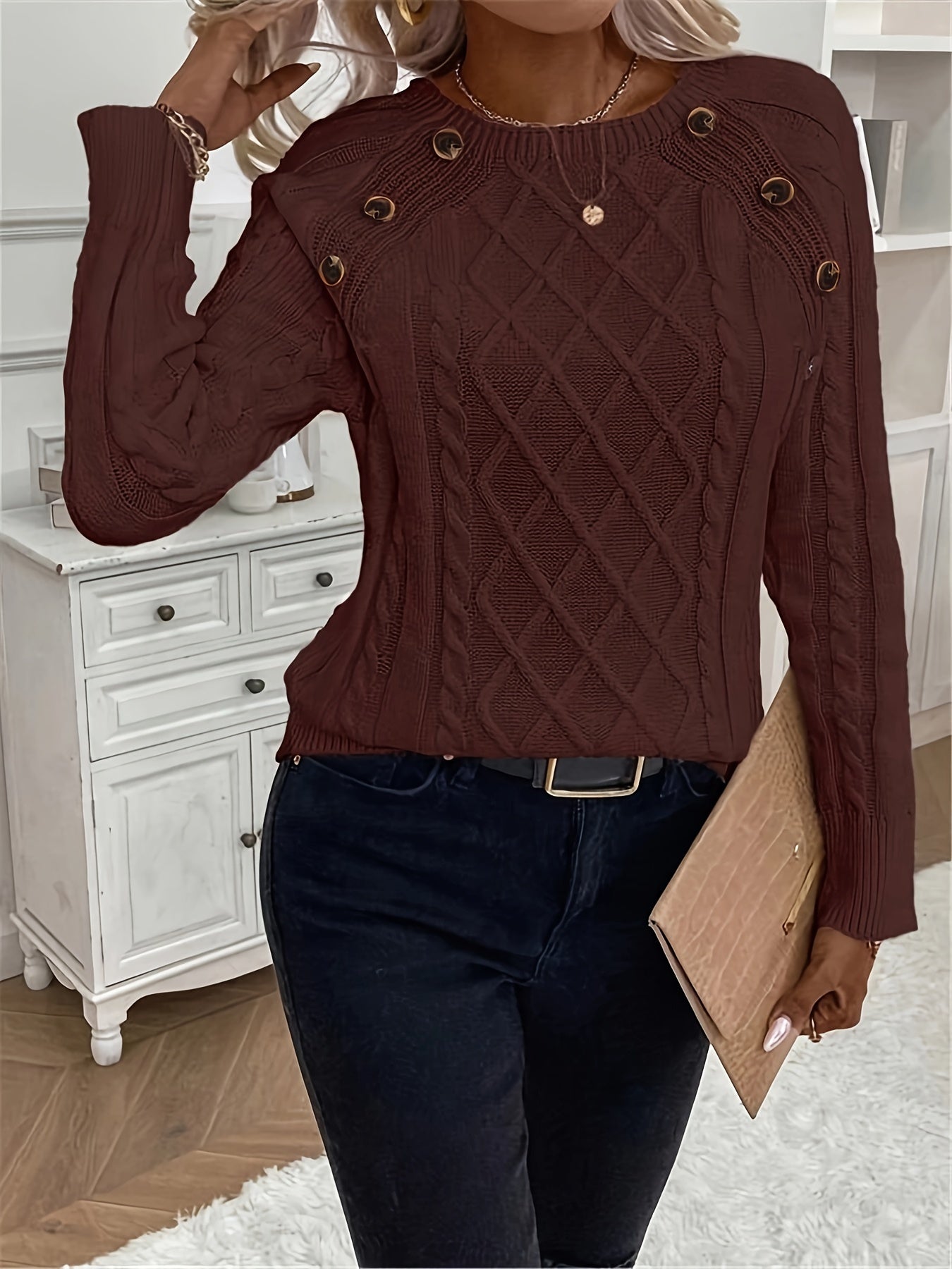 Annelie | Single-breasted cable-knit sweater with a crew neck