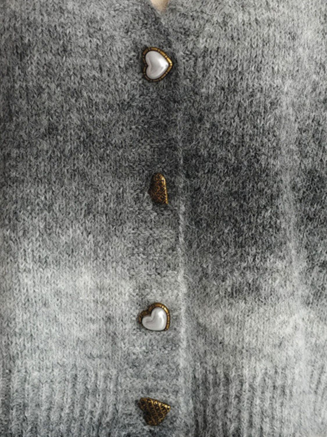 Estela | V-neck cardigan with gradient heart-shaped buttons