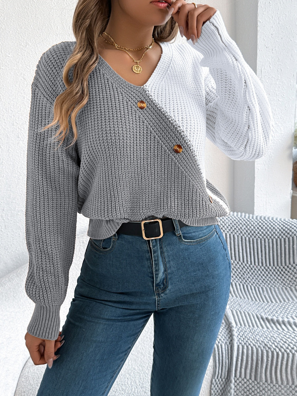 Ornella | Two-tone long-sleeved V-neck sweater