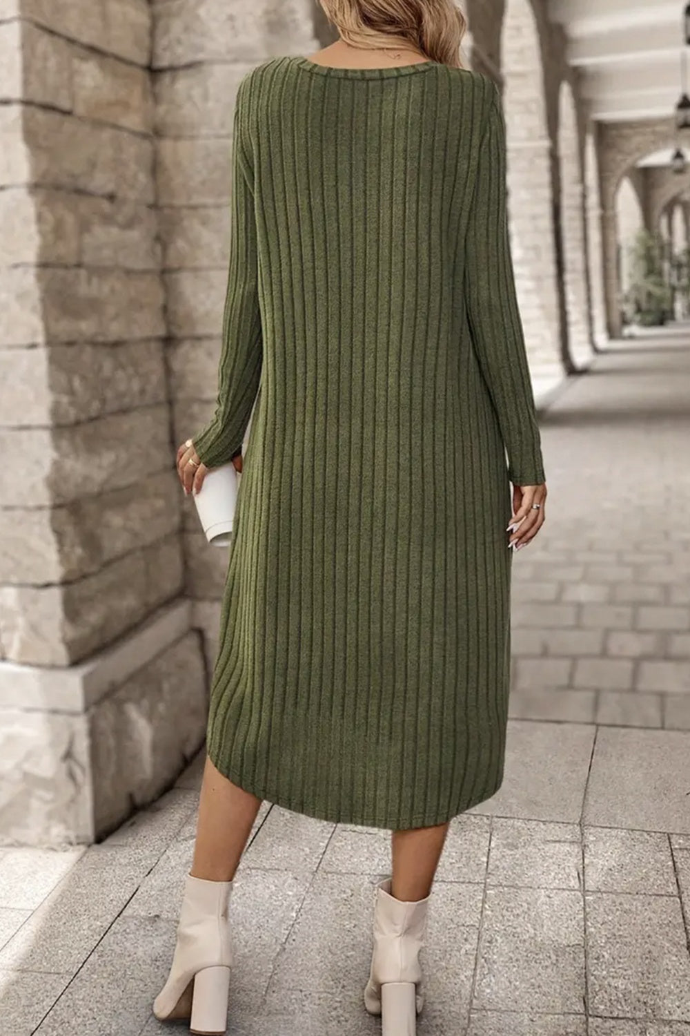 Helena | Long sleeve dress with a ribbed, curved hem and crew neck