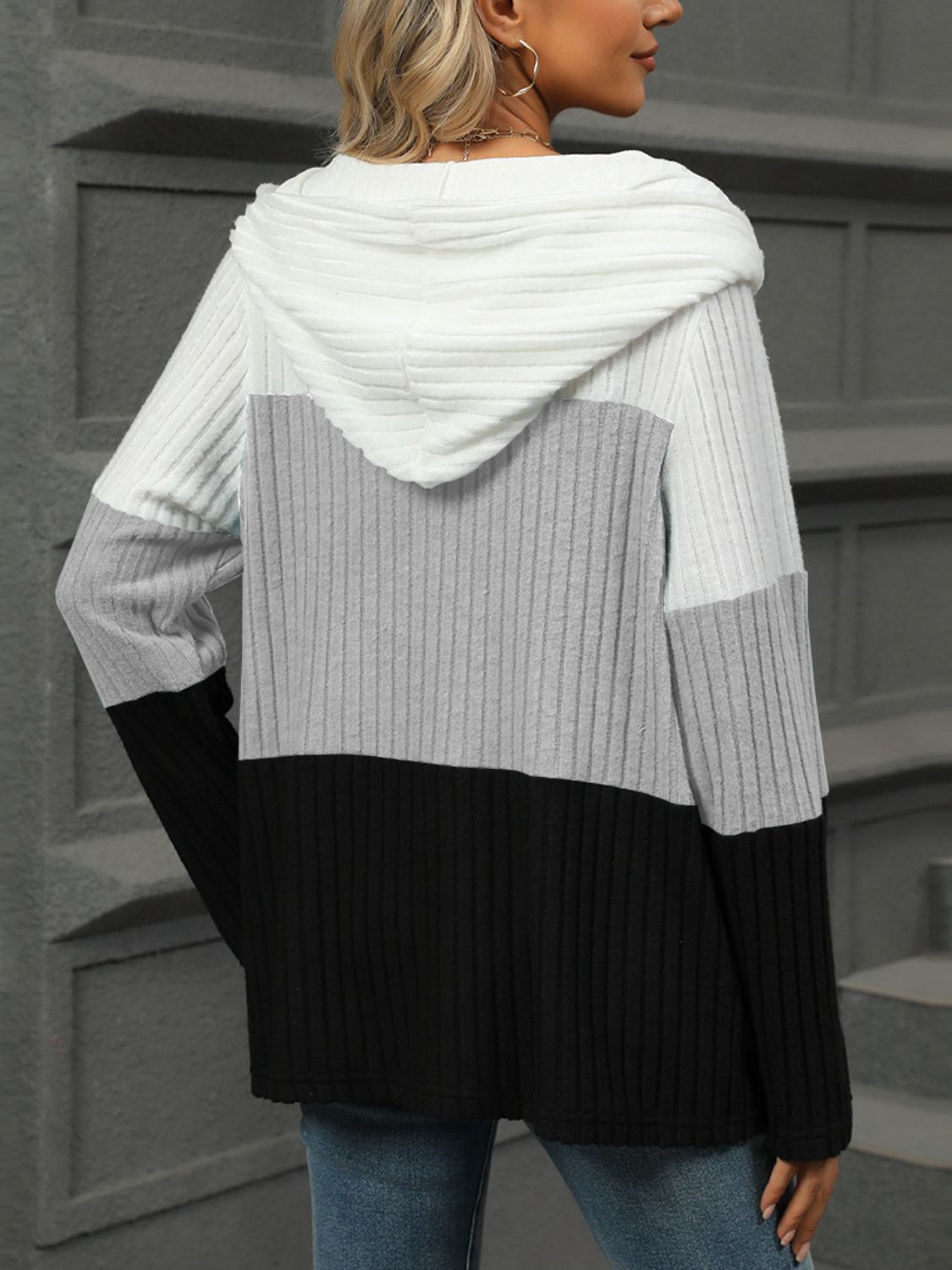 Amalia | Long sleeve t-shirt with a color block hood