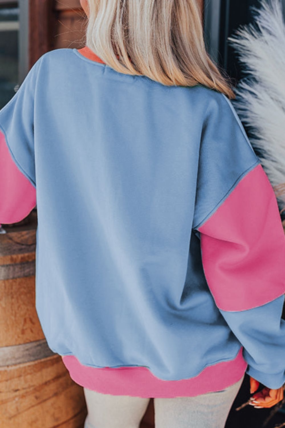 Greta | Color block sweatshirt with a crew neck and long sleeves