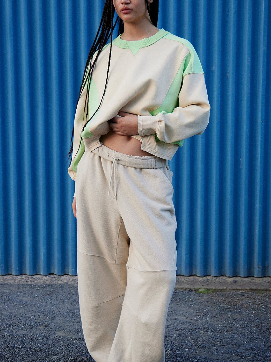 Petra | Contrasting long-sleeved crew neck sweatshirt