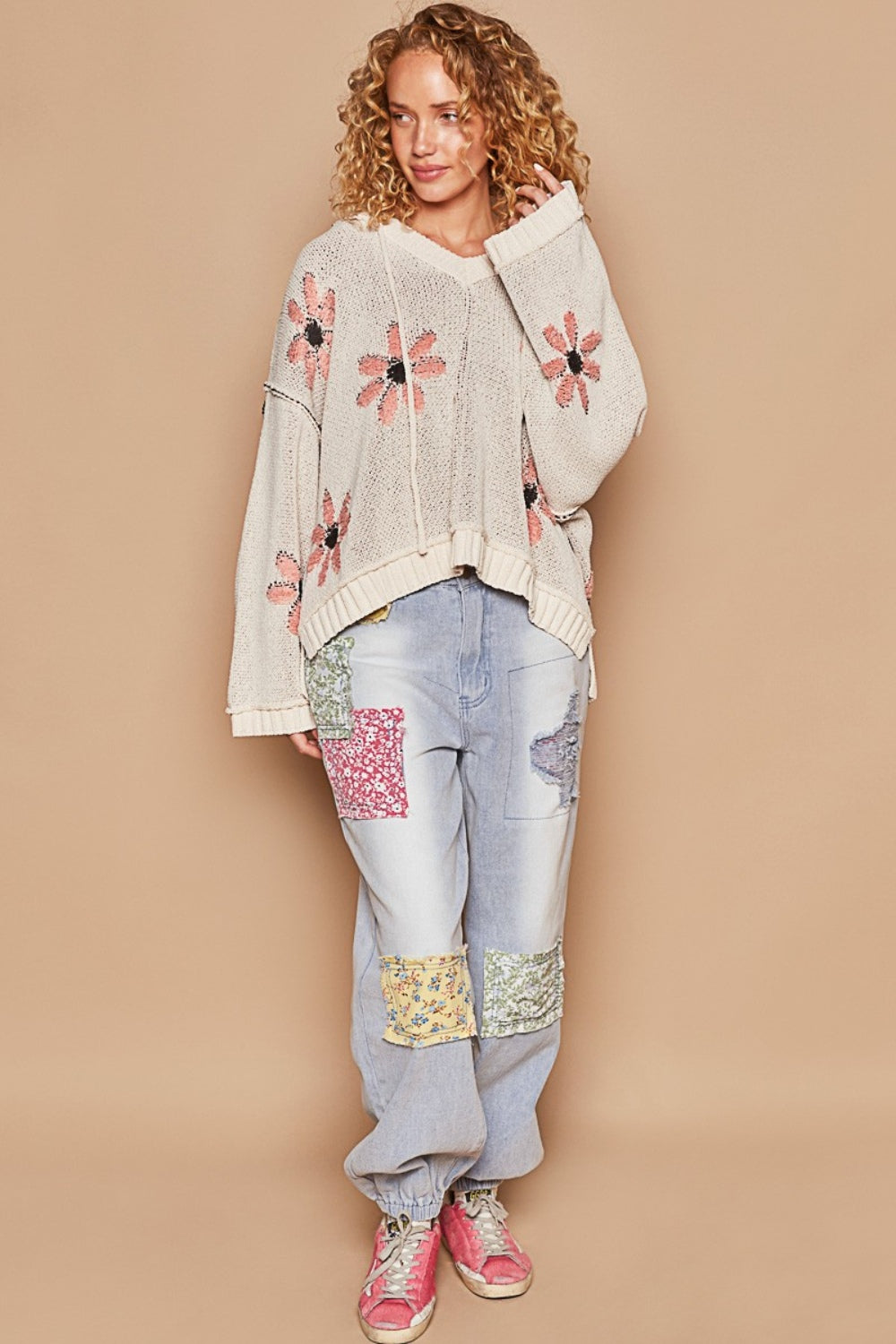 Sandra | High-low hooded sweater with floral pattern