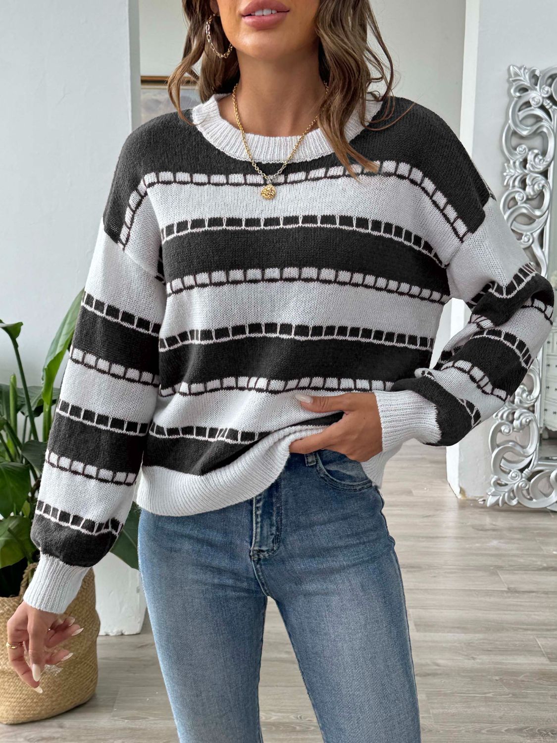 Dagny | Striped long-sleeved sweater with a crew neck