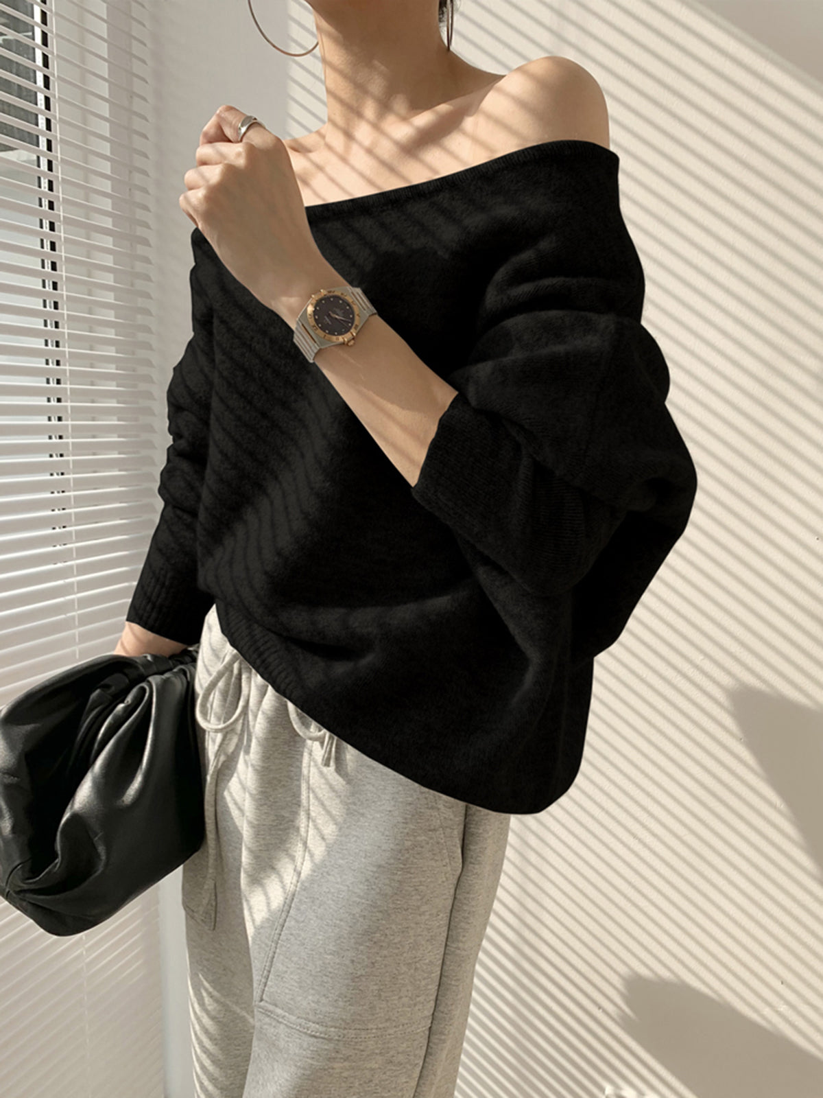 Tatjana | Asymmetrical one-shoulder sweater