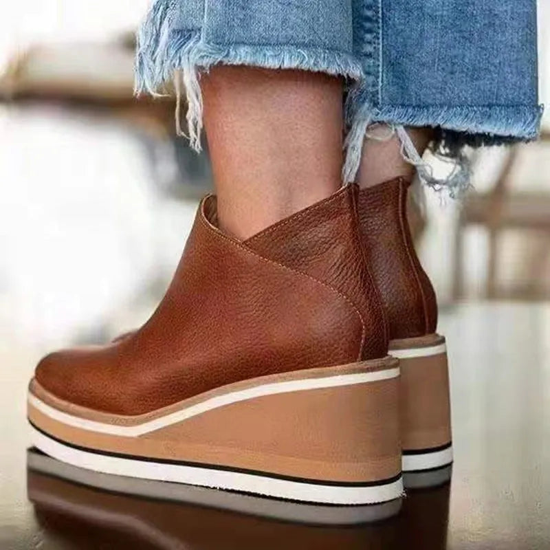 Jenni | Relaxed and supportive orthopedic wedge.