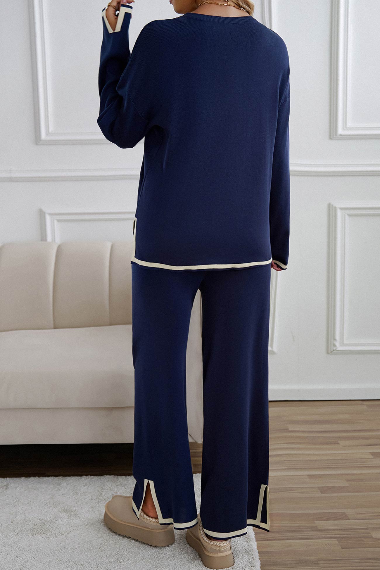 Regina | Knitted suits with a contrasting slit hem
