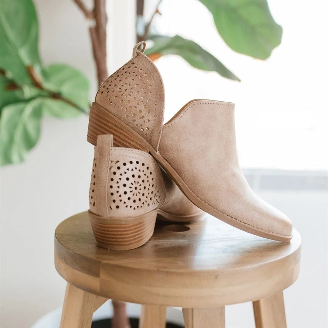 Yvonne | Supportive and fashionable orthopedic boots.