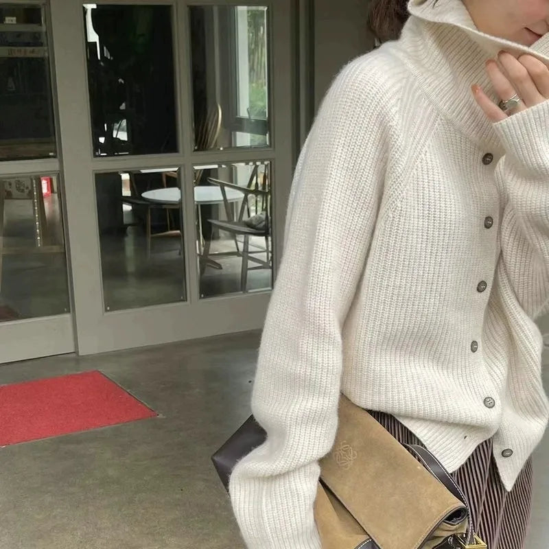 Yasmina | Elegant turtleneck vest for women