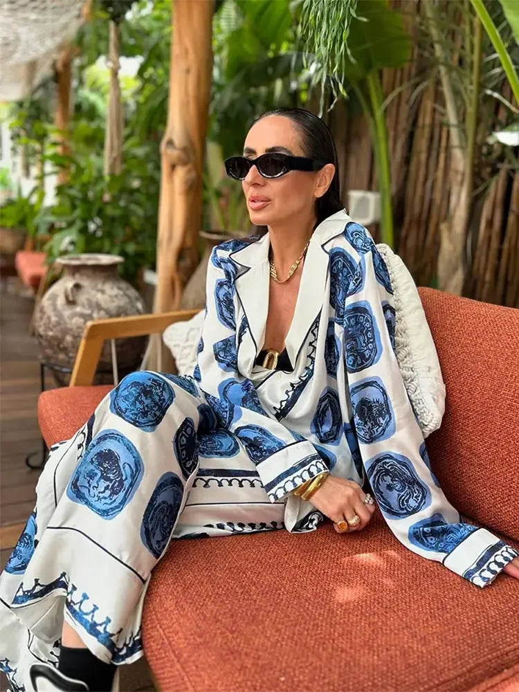 Mariana | Fashionable set of blouse and trousers