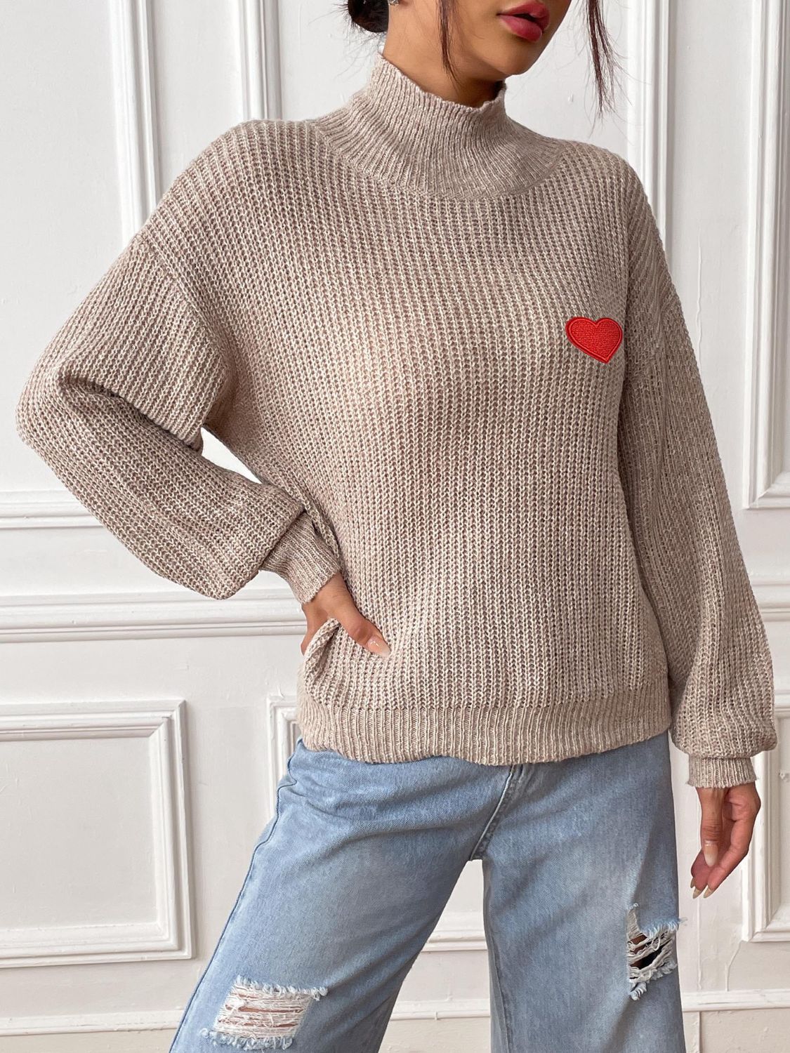 Gabriela | Long-sleeved turtleneck sweater with a heart pattern and dropped shoulders