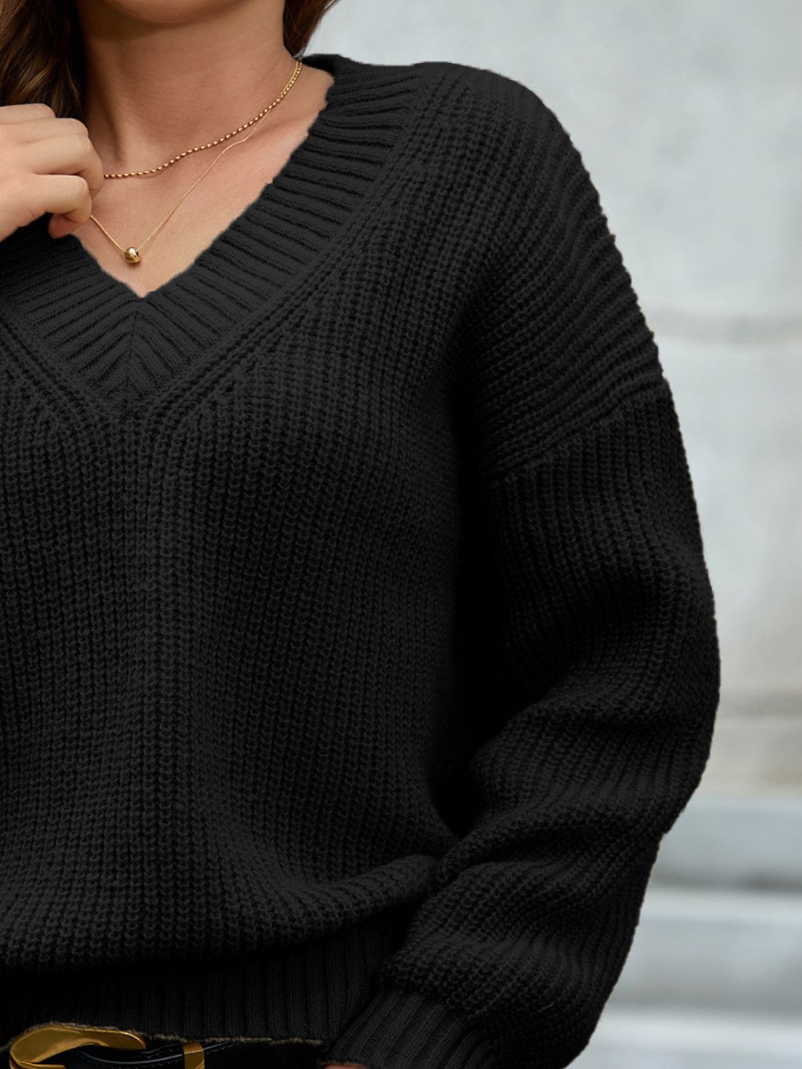 Gisela | Long-sleeved sweater with a V-neck and dropped shoulders