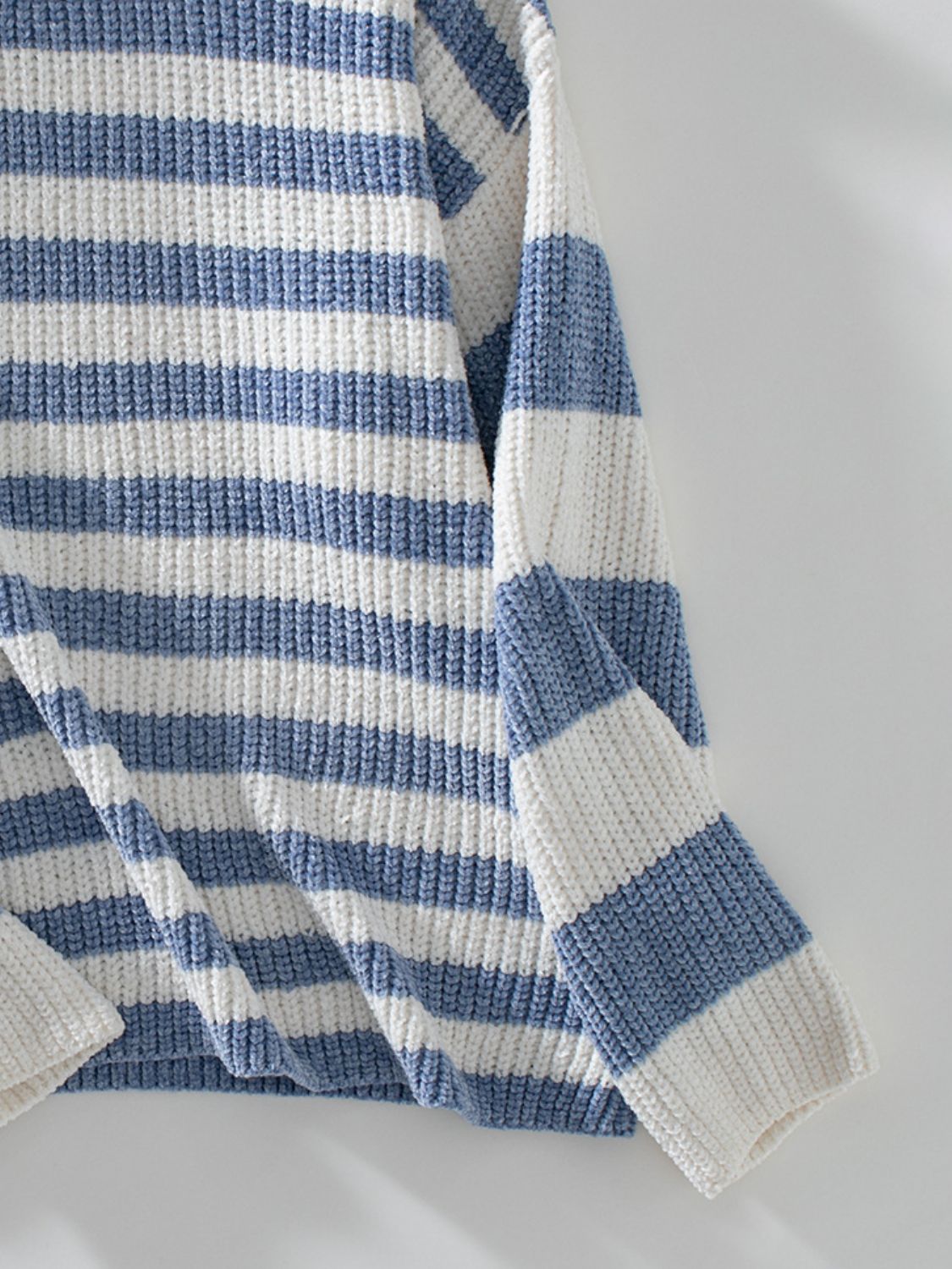 Karen | Striped long-sleeved sweater with a crew neck