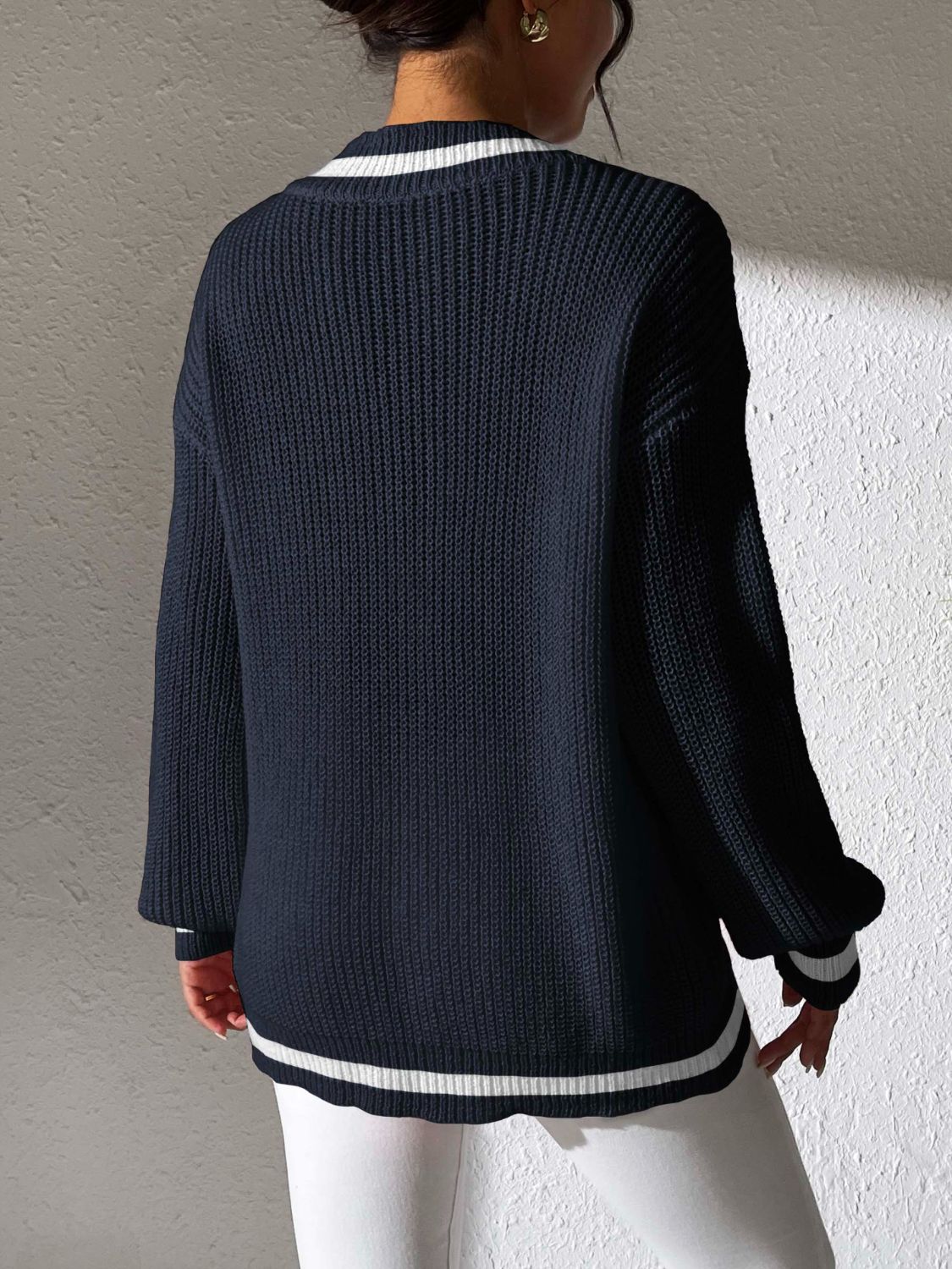 Jeanette | Long-sleeved sweater with contrast trim and V-neck