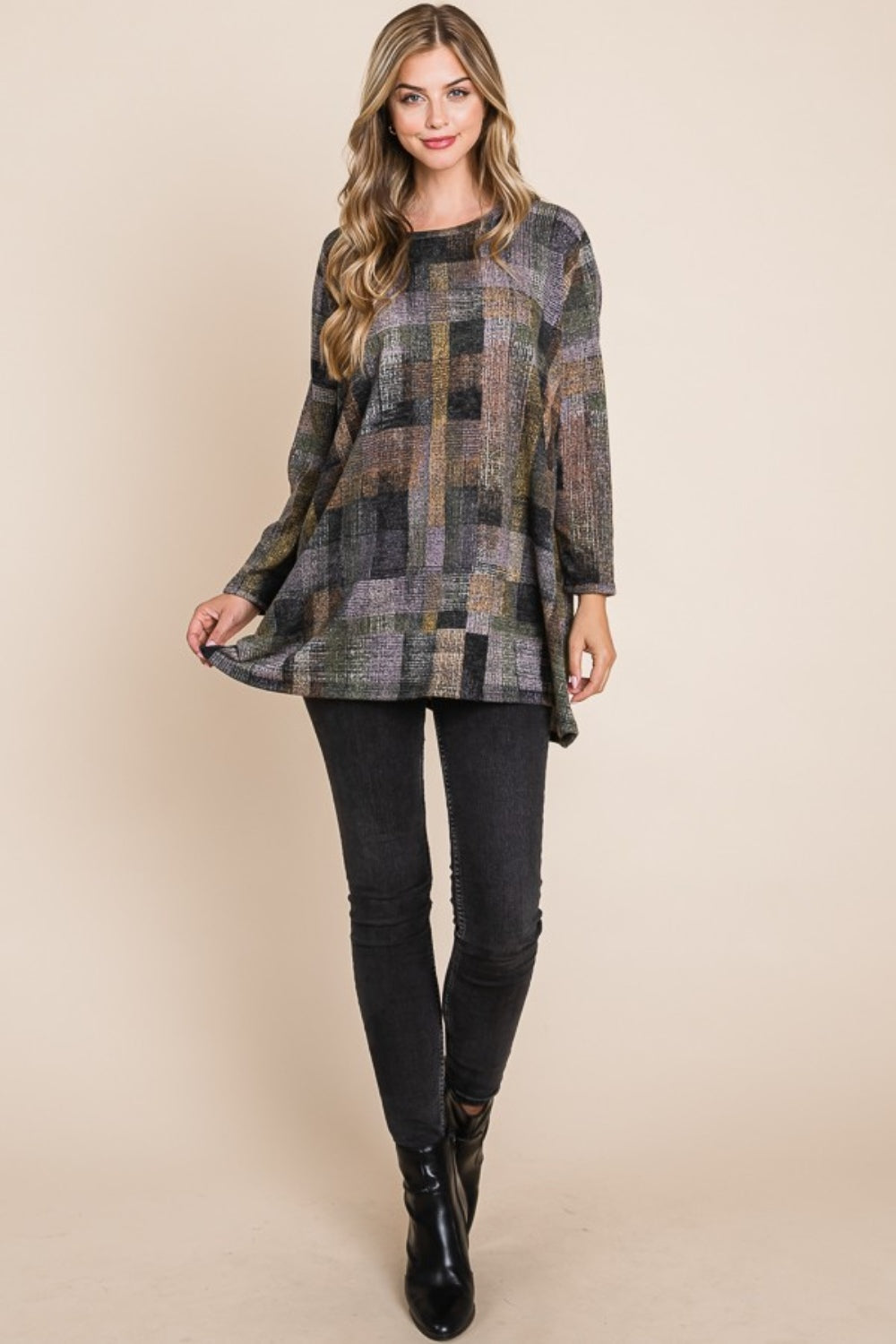 Brigitte | Checked, long-sleeved top with a crew neck