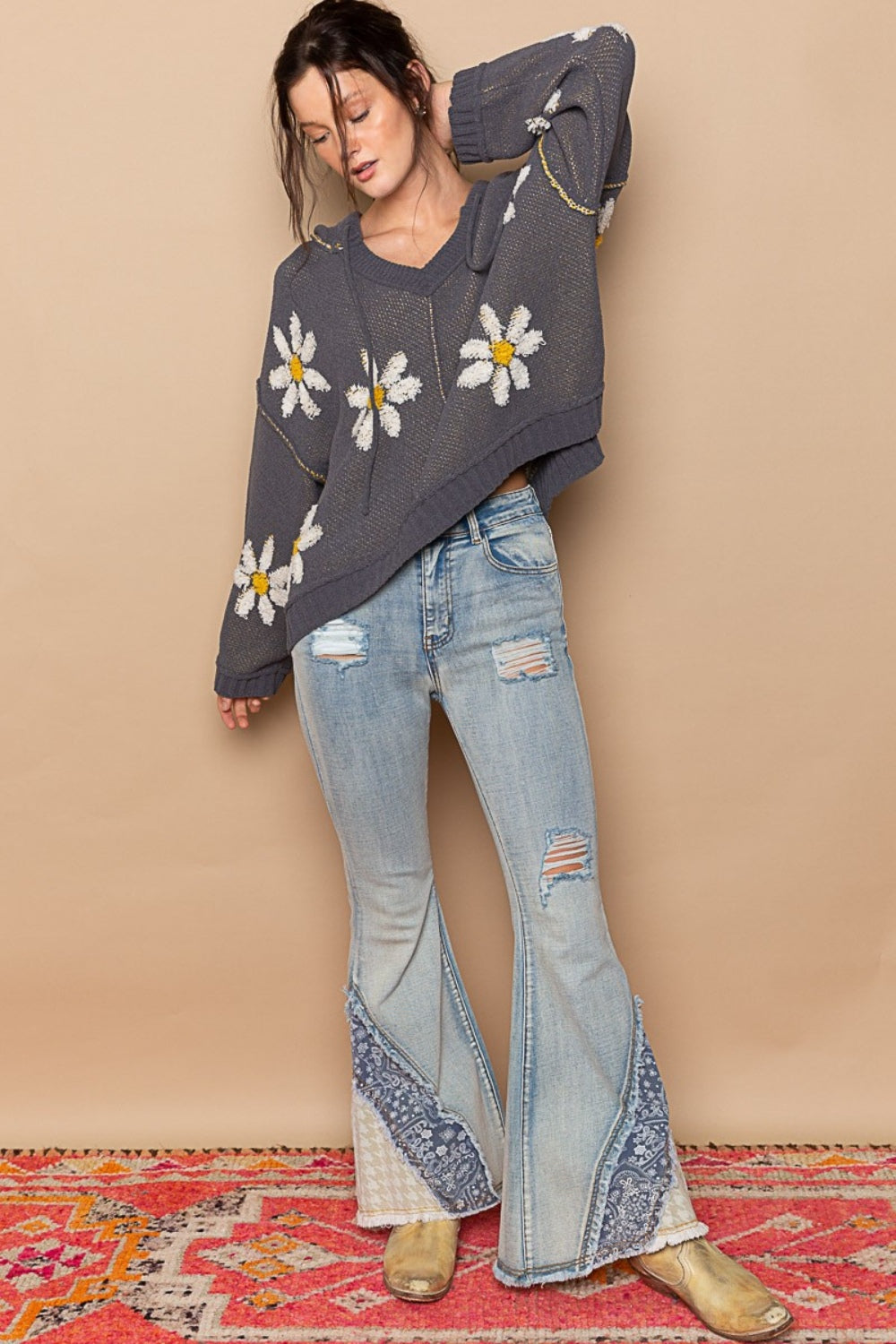 Rosario | High-low hooded sweater with floral pattern