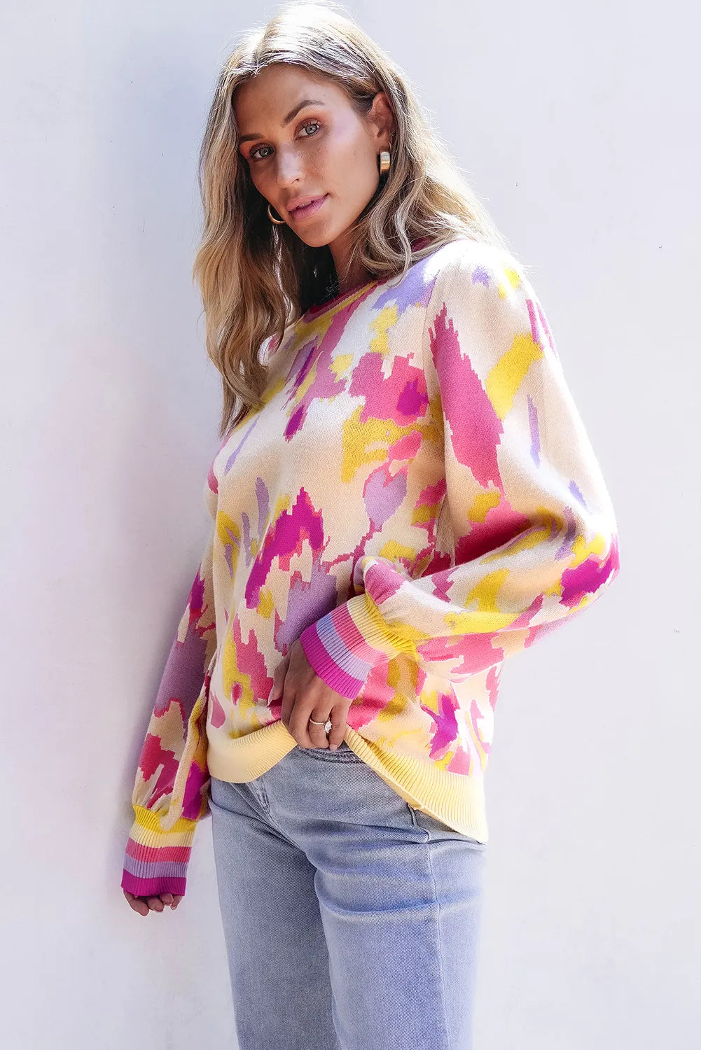 Kristina | Contrasting long-sleeved sweater with a crew neck
