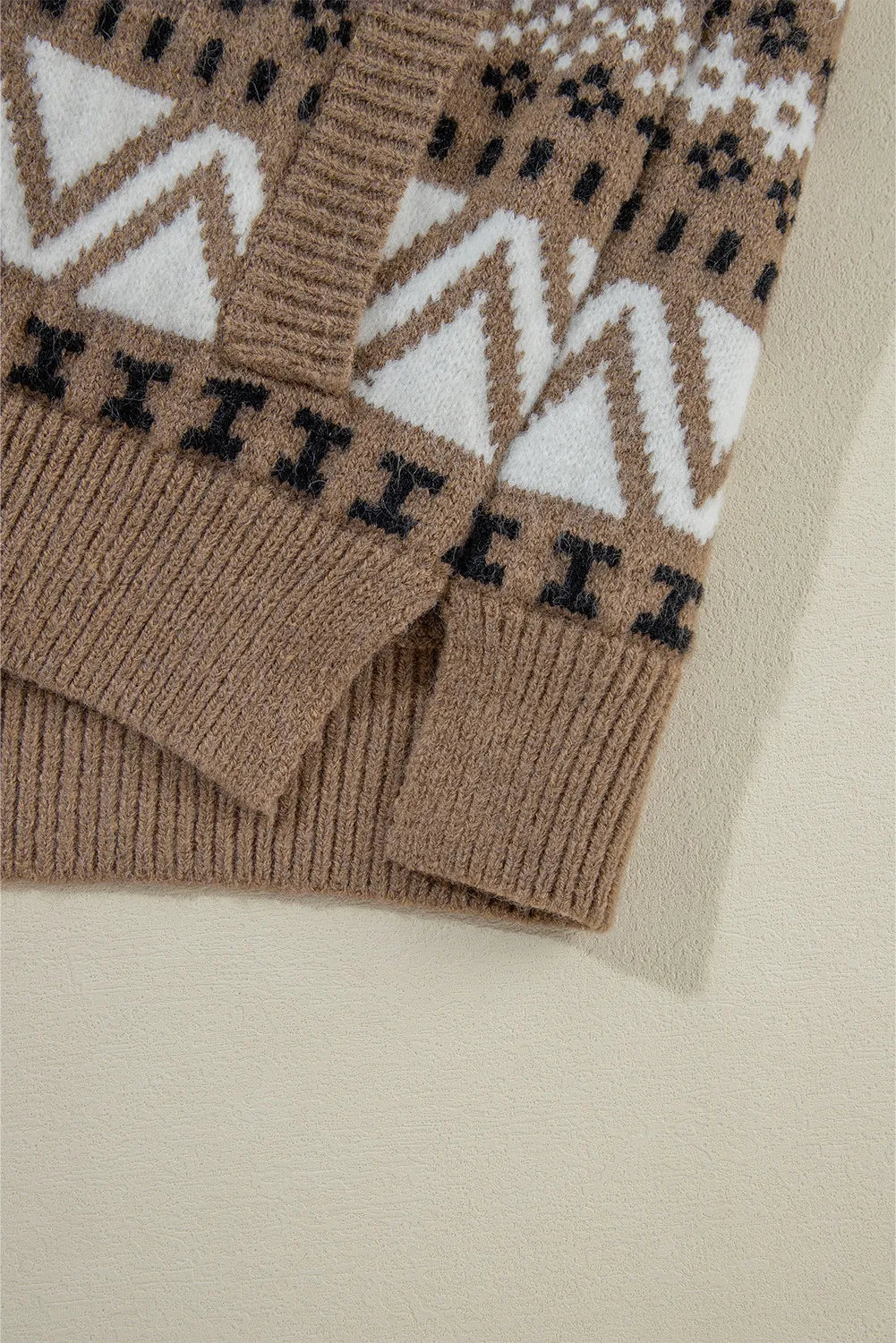 Sofia | Geometric cardigan with long sleeves and zip fastening