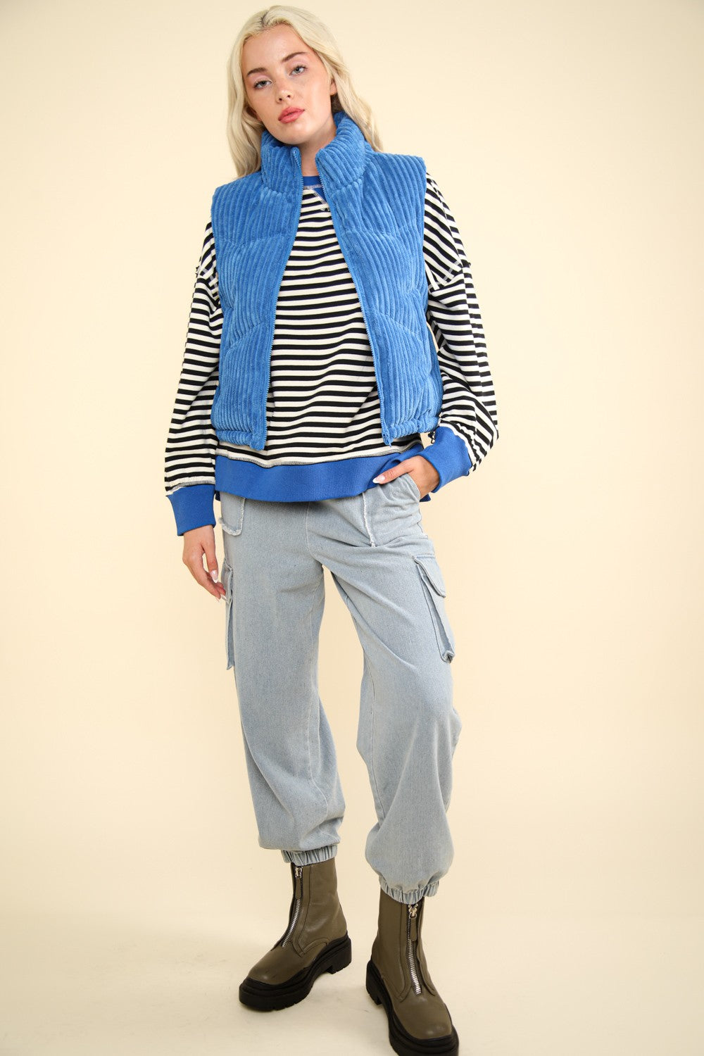 Sara | Padded corduroy puffer vest with zip