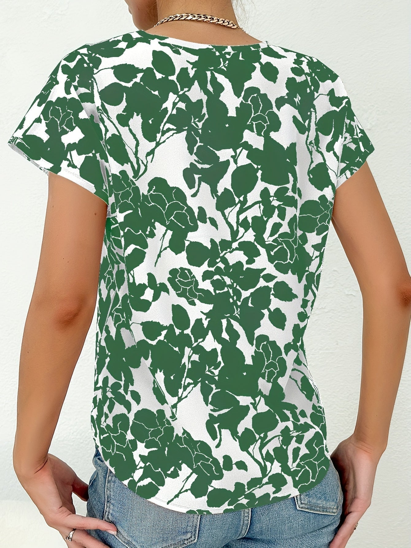 Norma® | Blouse fleurie with encolure and V