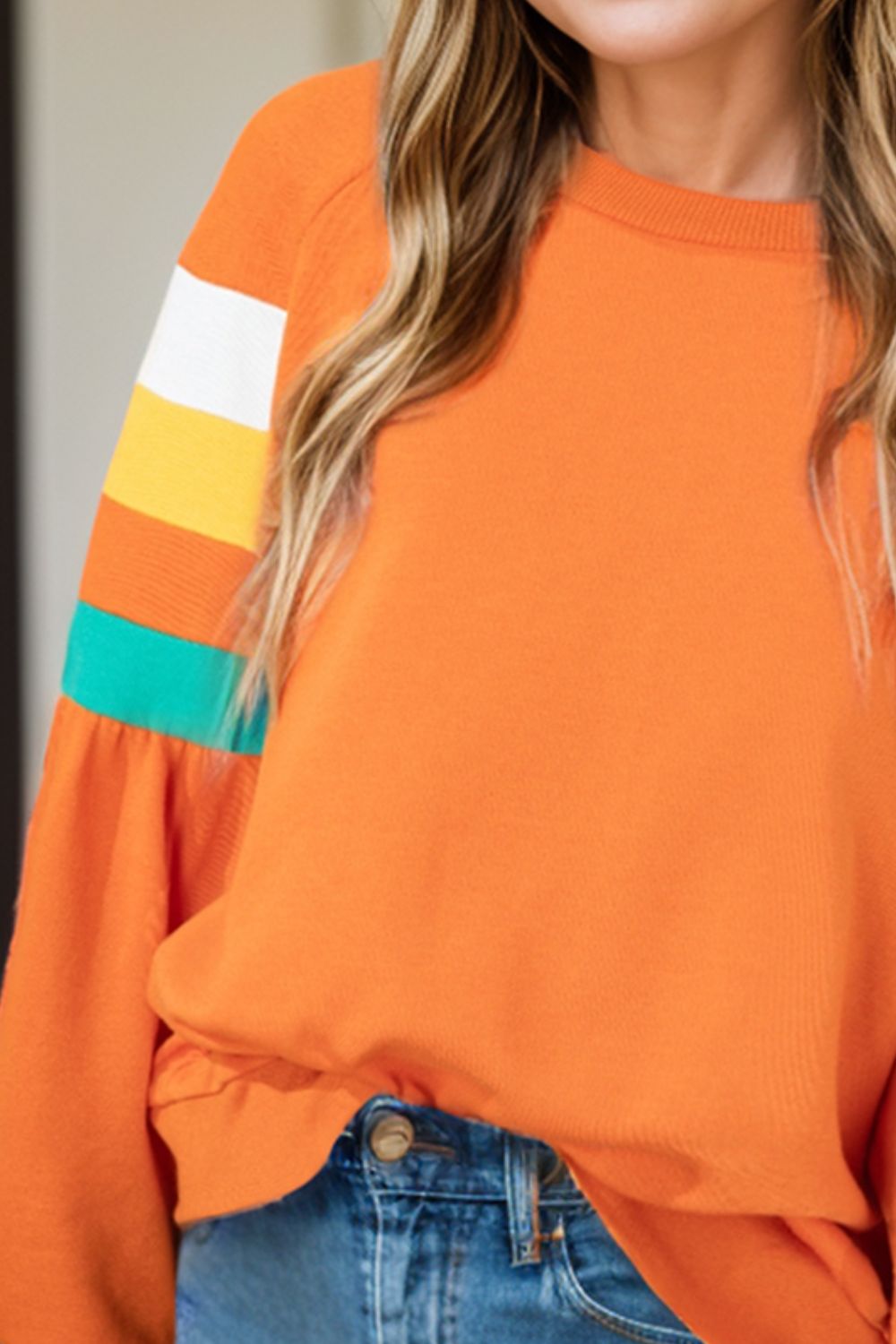 Fabiola | Contrast long-sleeved blouse with a round neckline