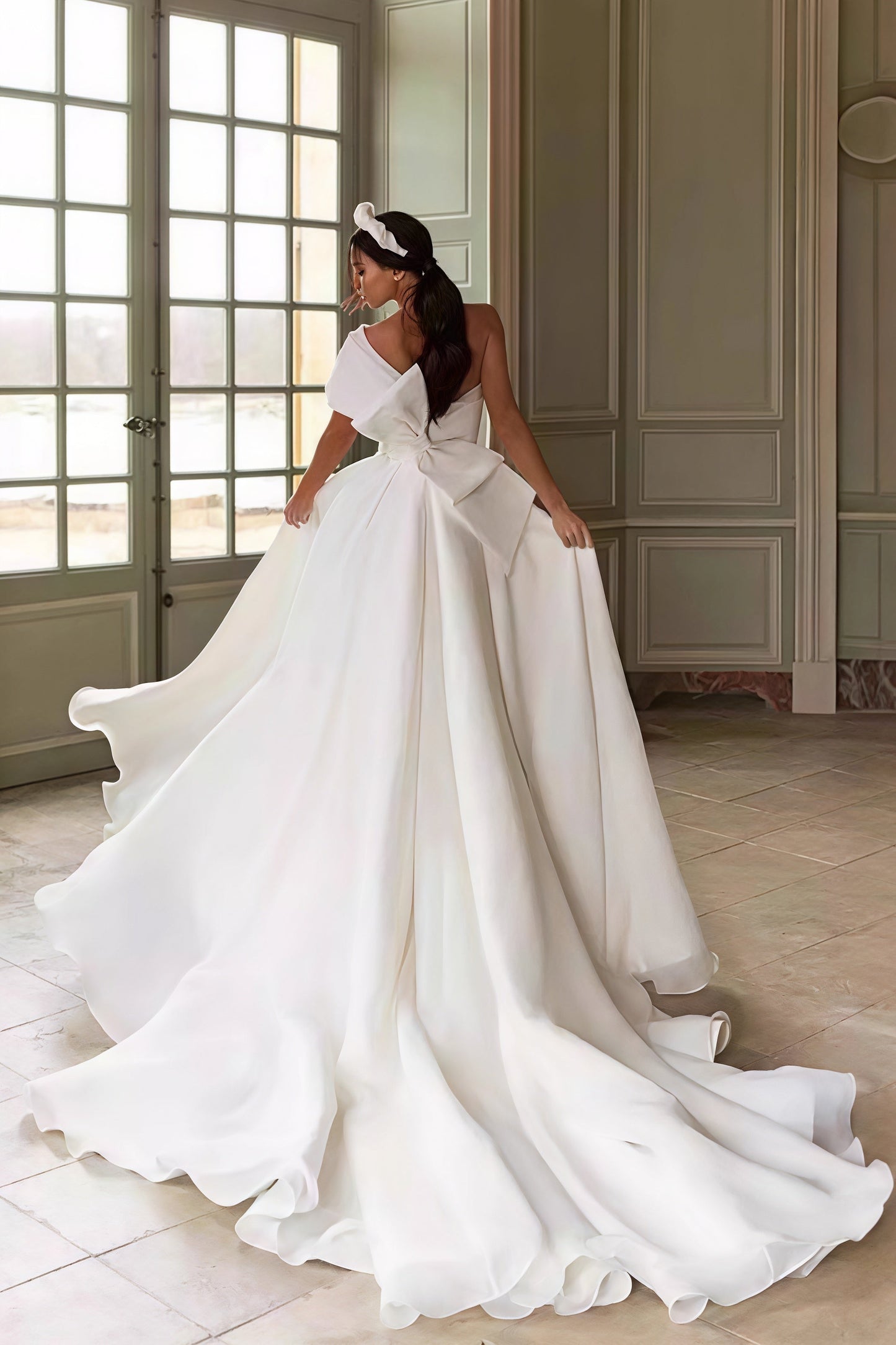 Asymmetrical Shoulder Elegant Wedding Dress