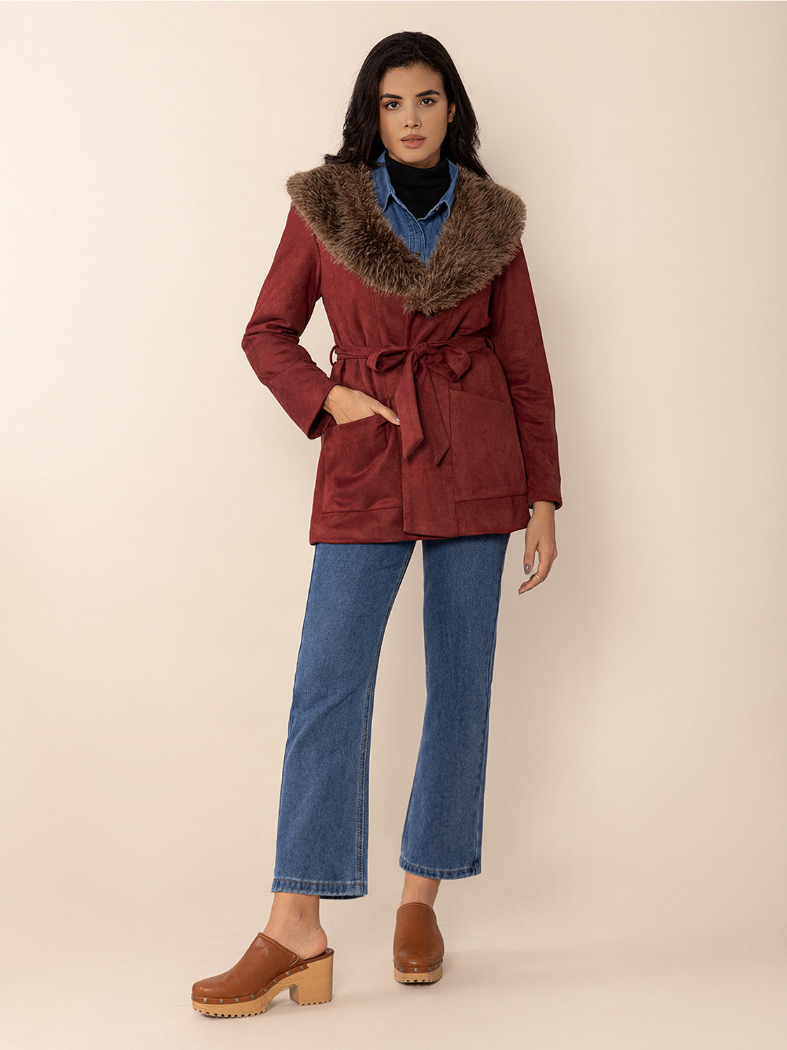 Regina | Fluffy jacket with collar and waist band