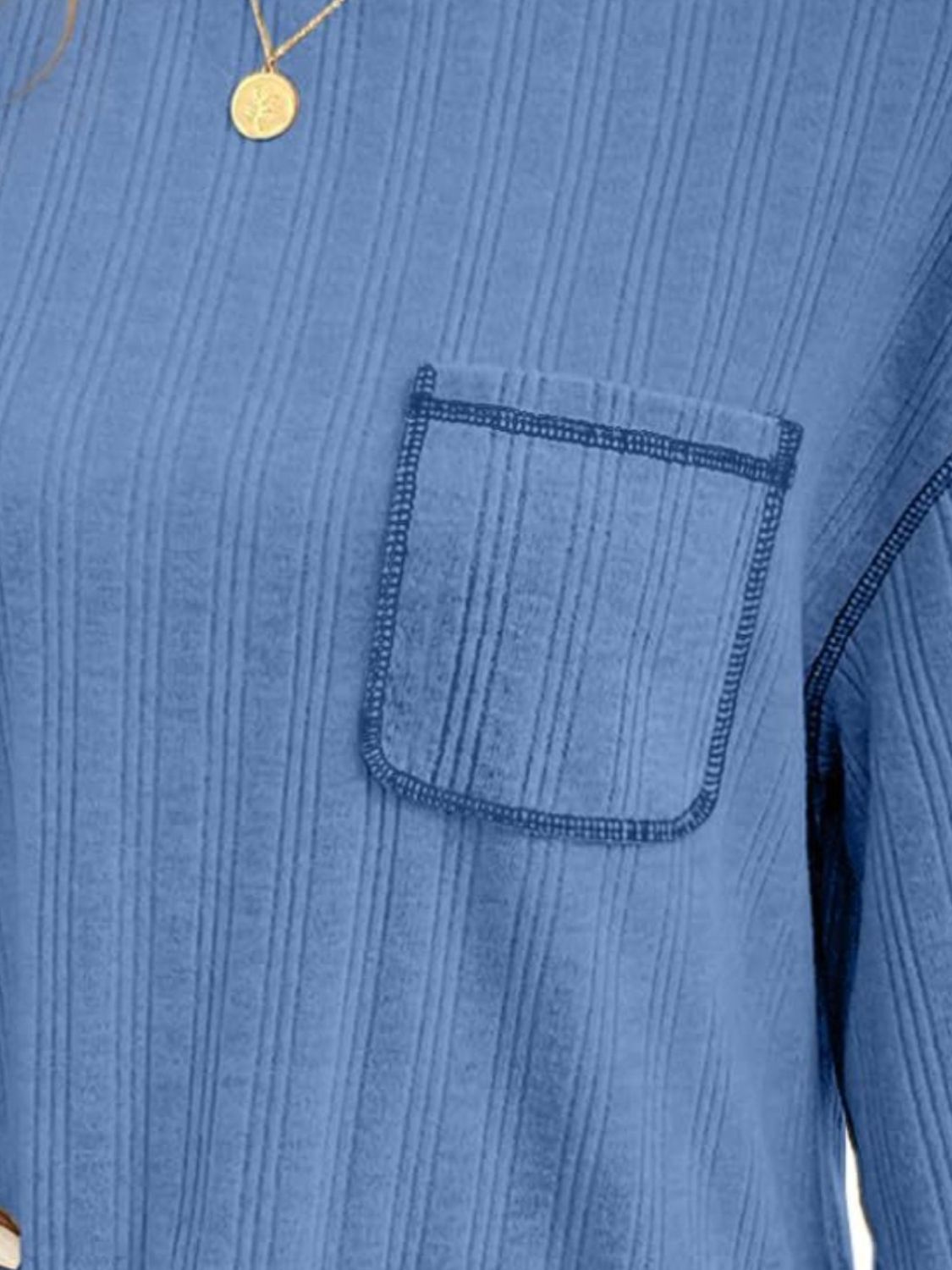 Hildegard | Long-sleeved t-shirt with a crew neck and contrast stitching
