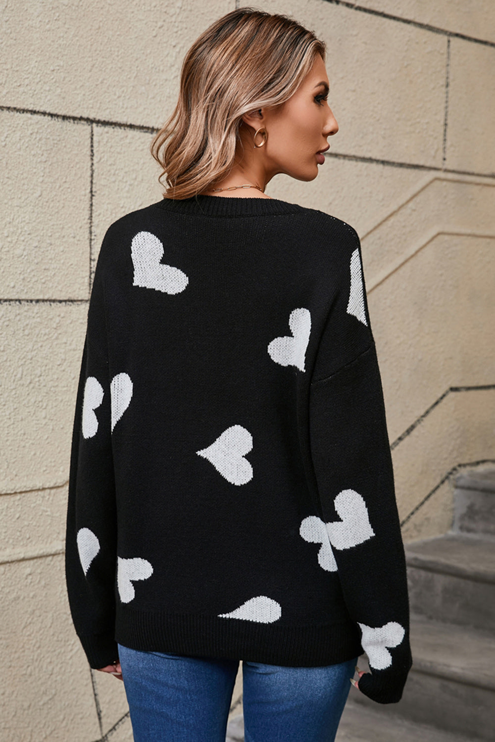 Mareike | Heart-shaped crew neck sweater with dropped shoulders