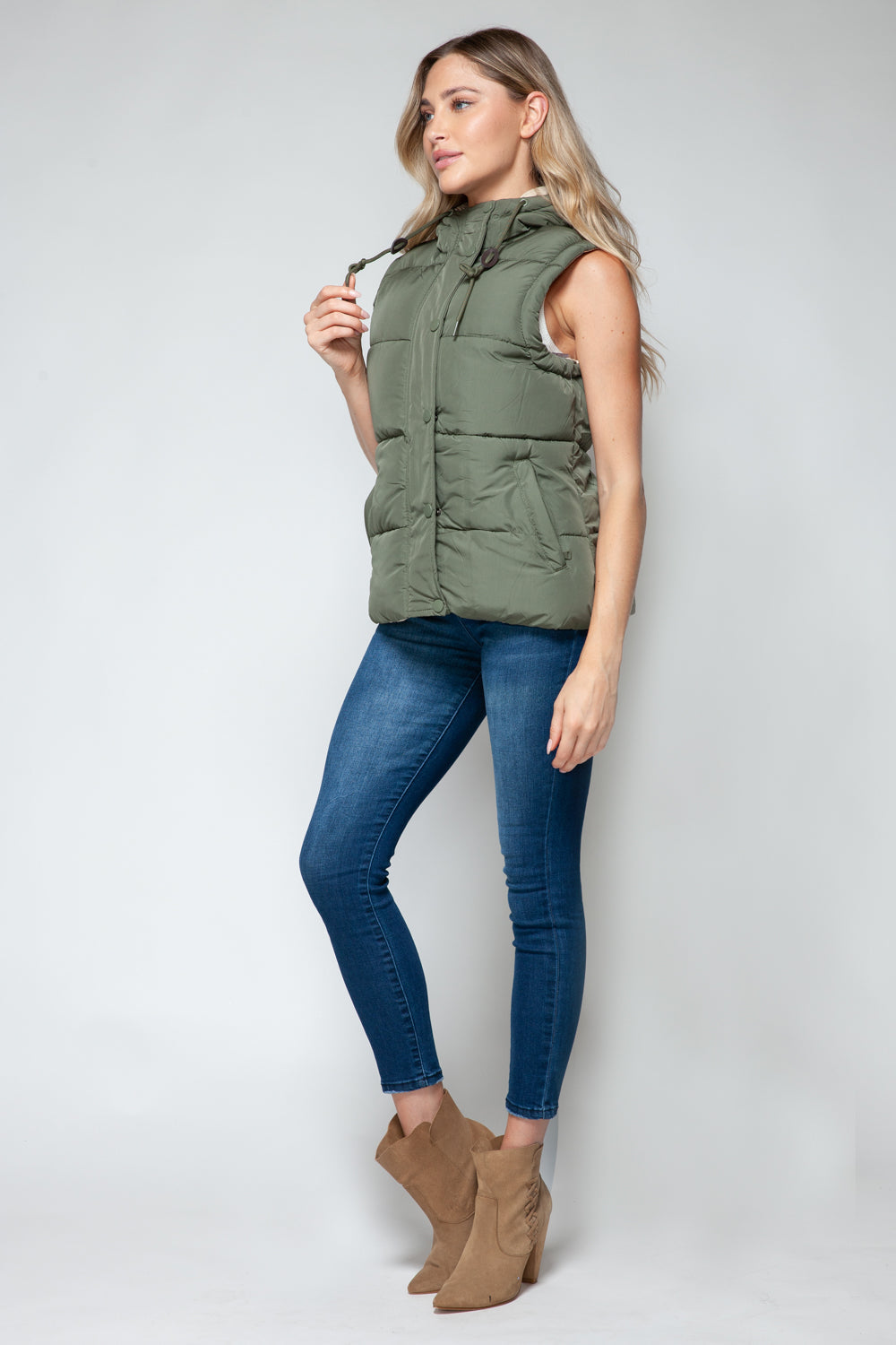 Dominique | Snobbish hooded vest with snap and zip fastening