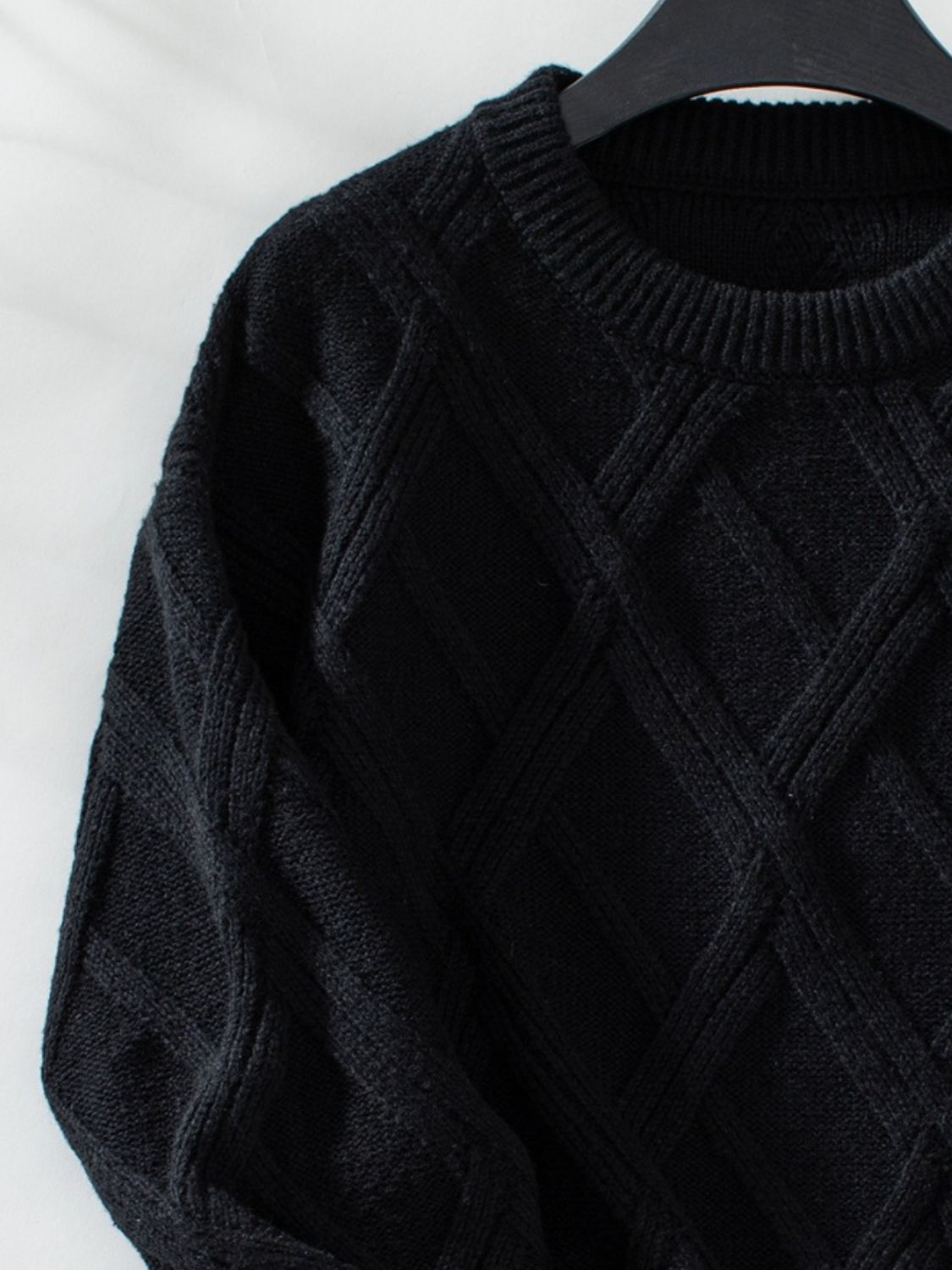 Kristin | Long-sleeved sweater with a geometric crew neck