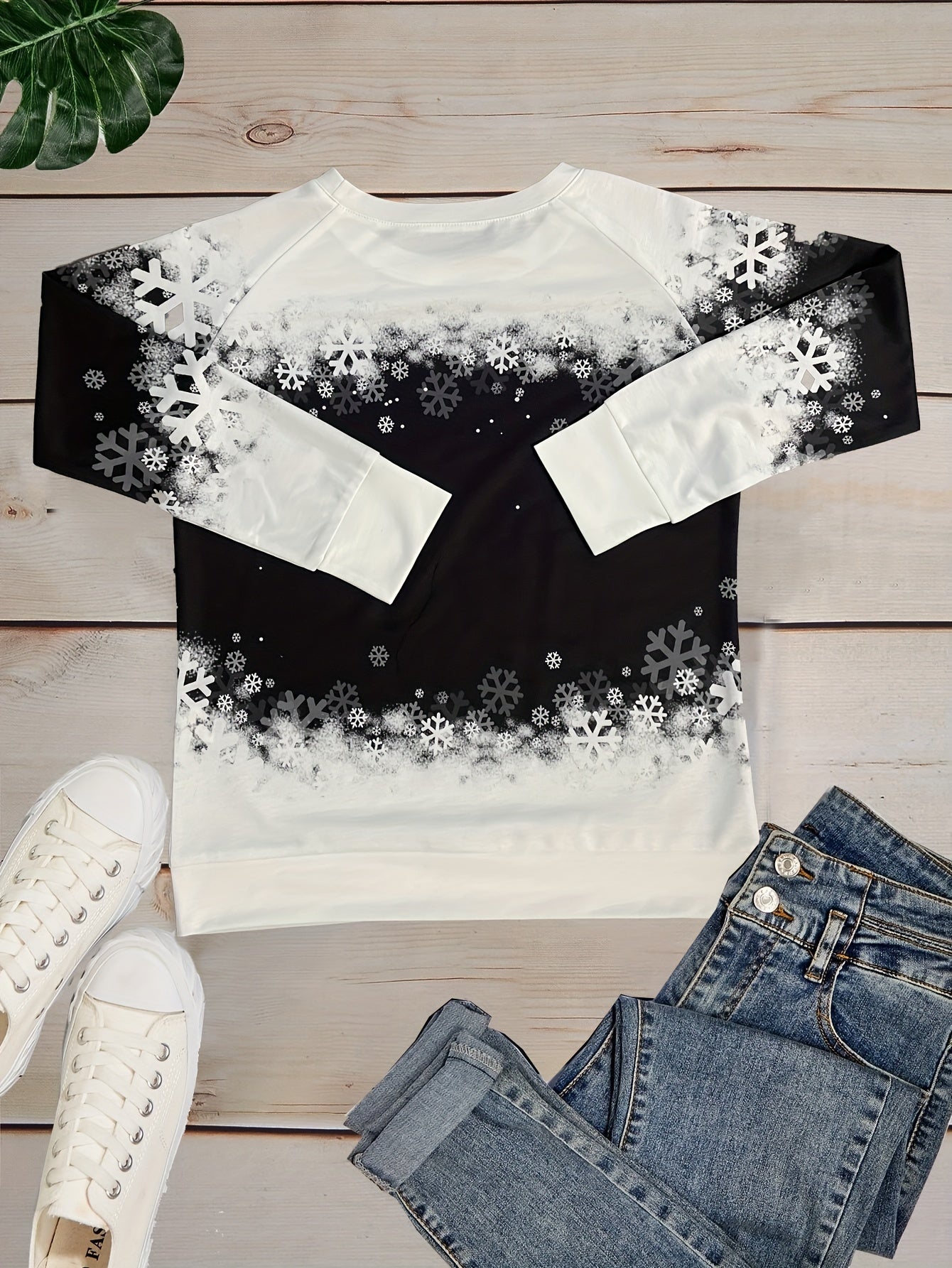 Aurora | Comfortable winter sweatshirt with cat motifs