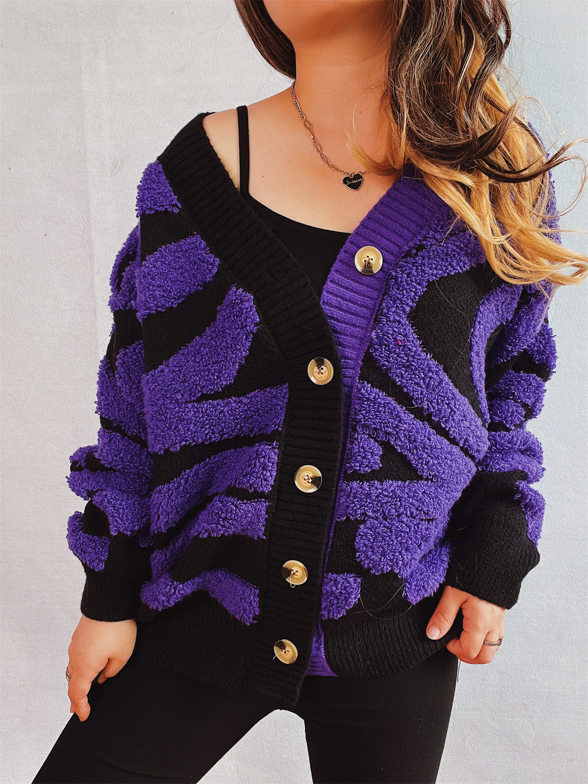 Lea | Contrast color long sleeve cardigan with buttons