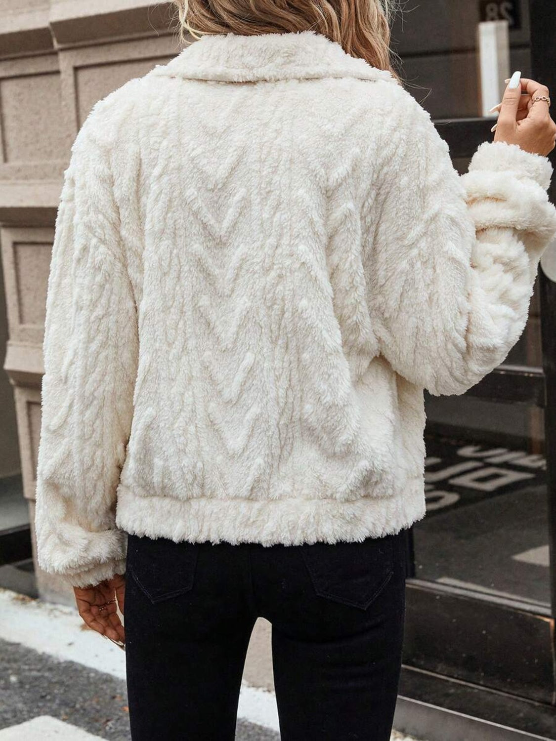 Alba | Buttoned fluffy outerwear with long sleeves