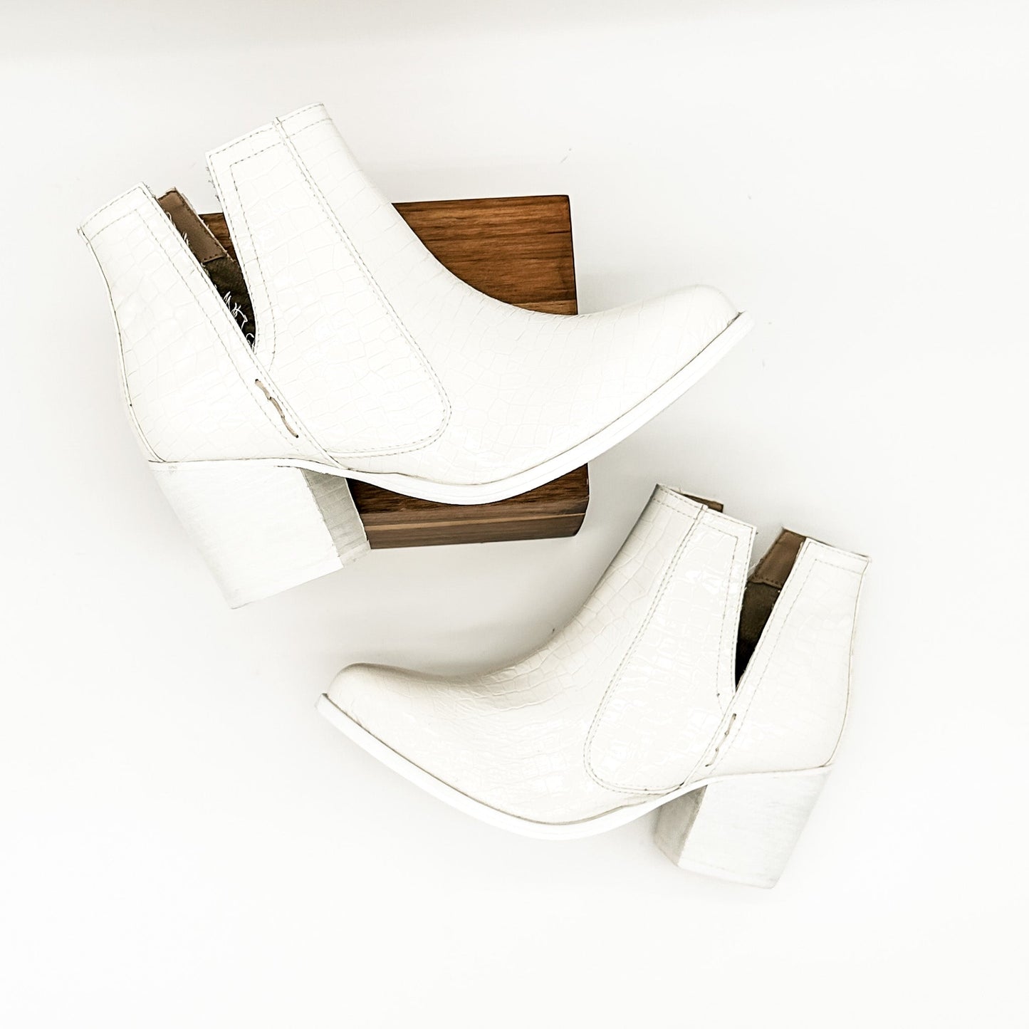 Marion | Ankle boots in white crocodile leather