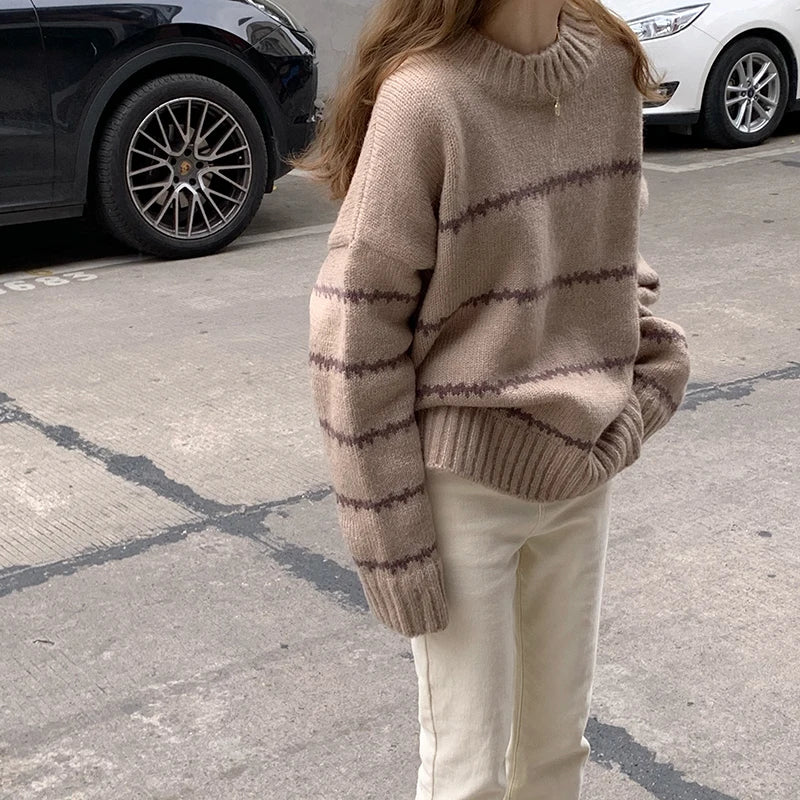 Delia | Casual, loose knitted sweater for women