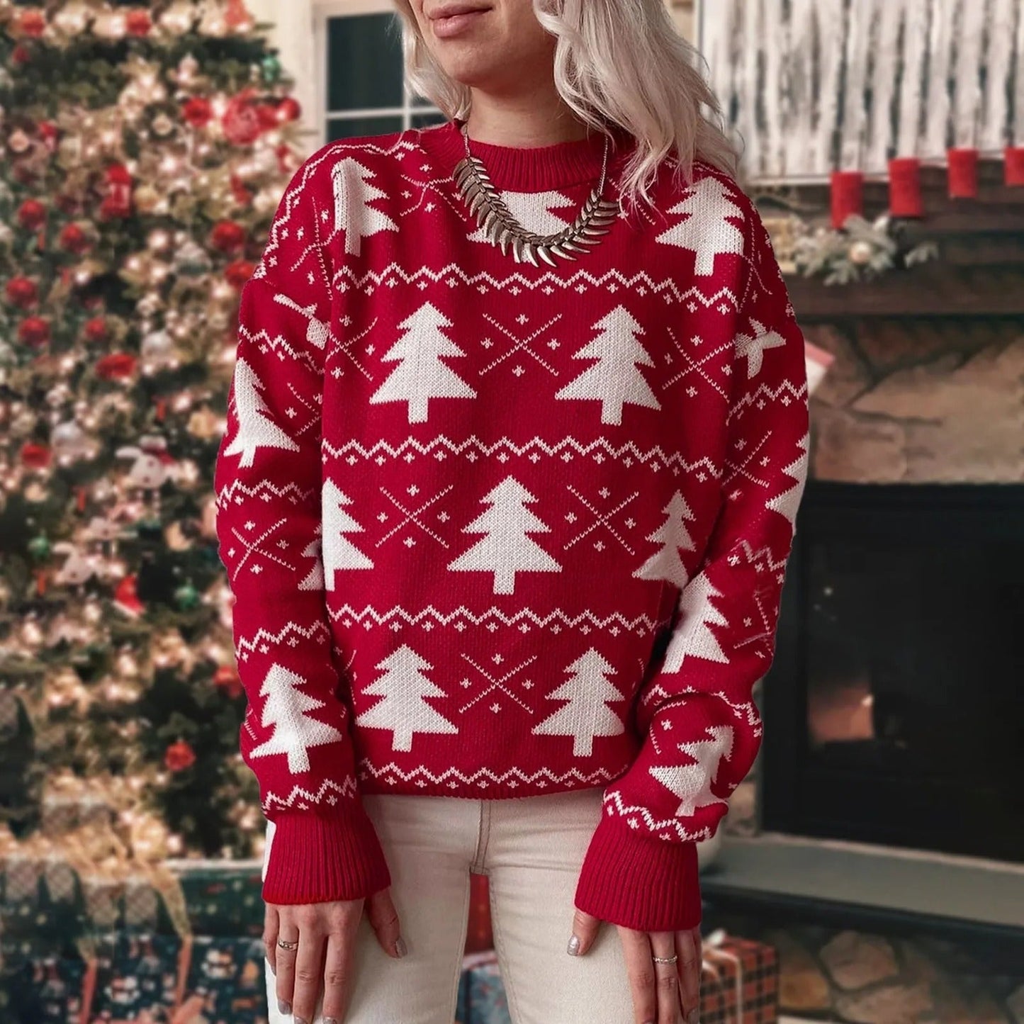 Laura | Women's Christmas sweater with a Christmas tree motif
